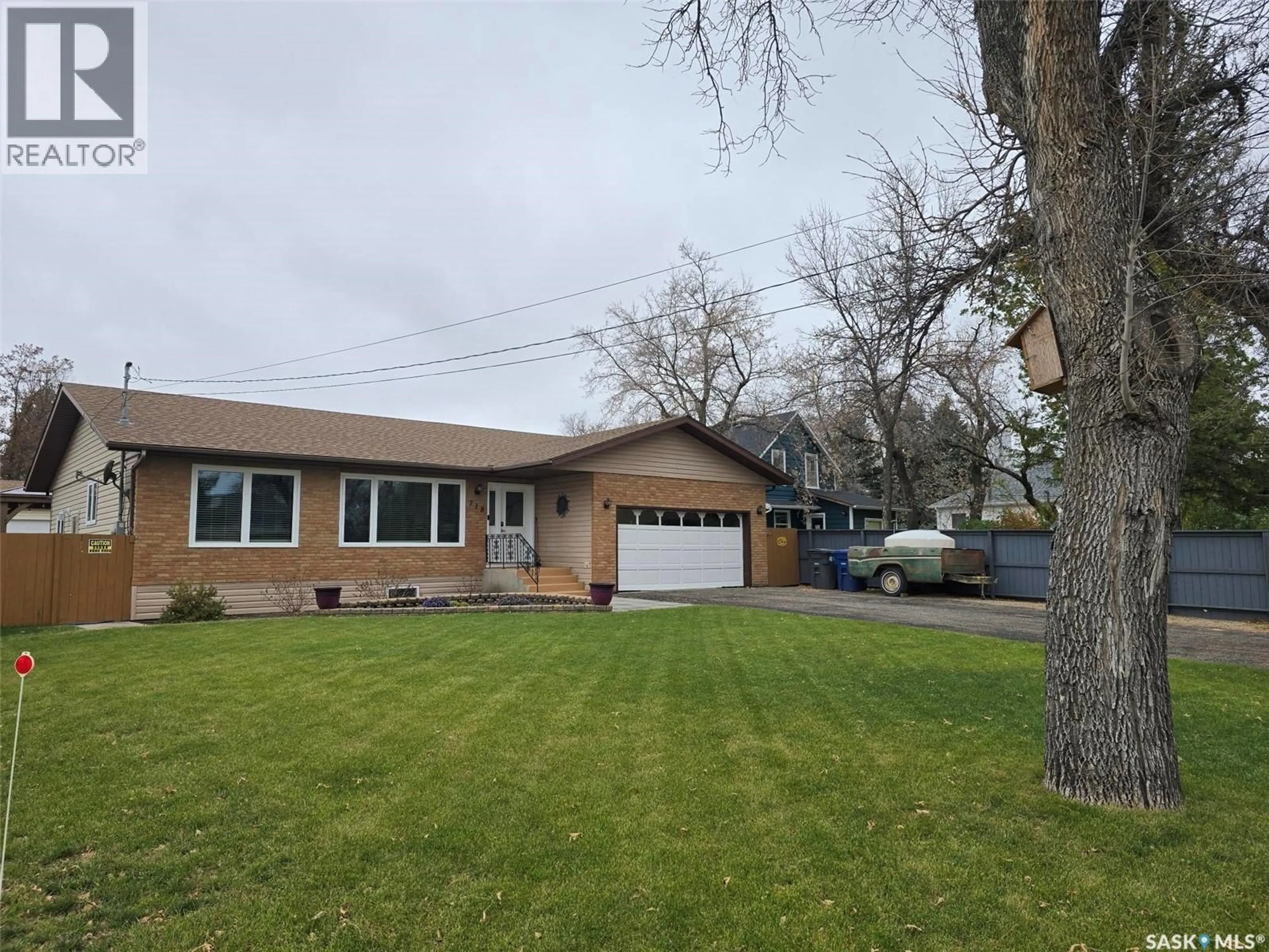 Home with vinyl exterior material, street for 718 STELLA STREET, Grenfell Saskatchewan S0G2B0
