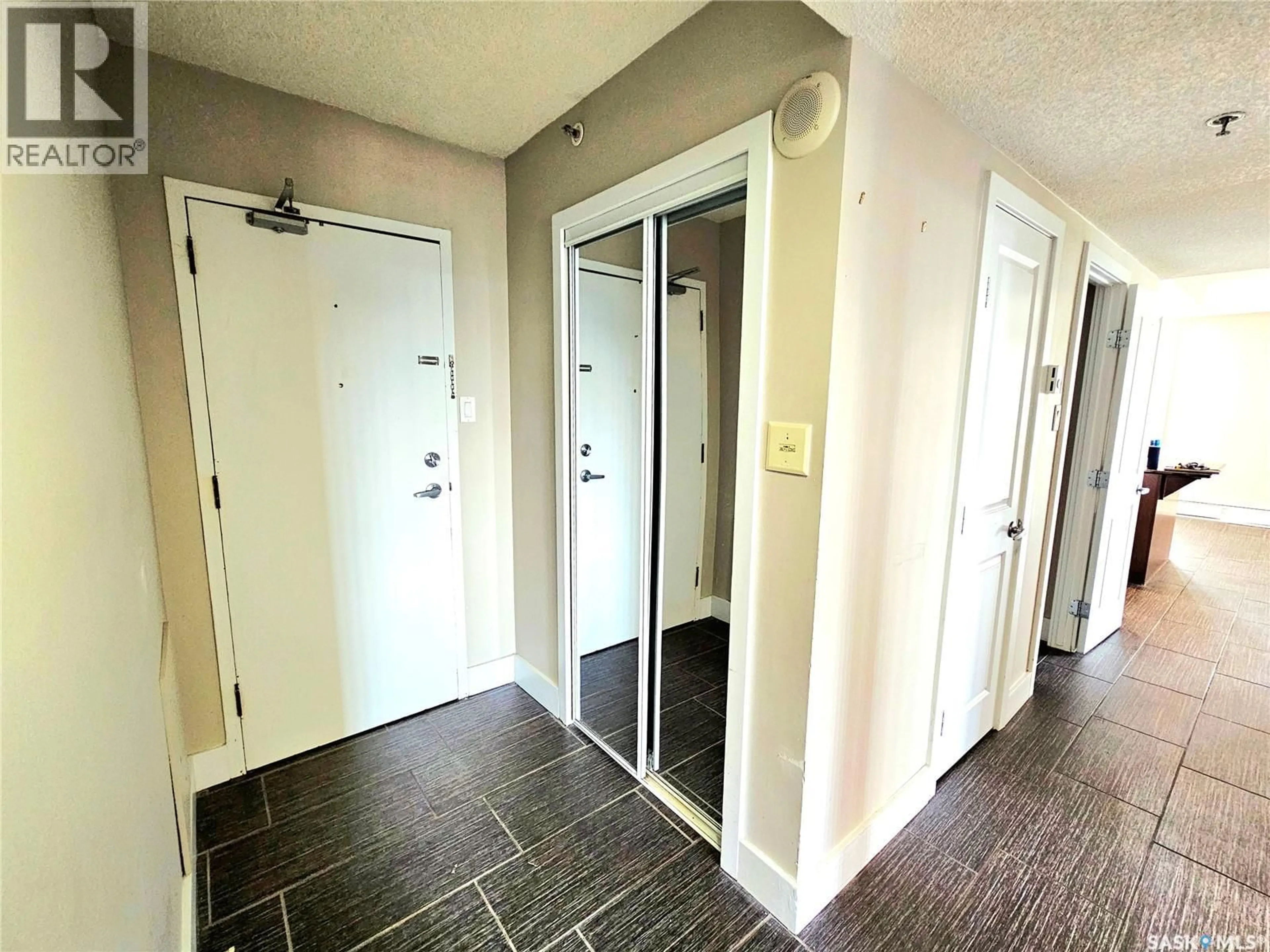 Indoor entryway for N - 607 320 5TH AVENUE, Saskatoon Saskatchewan S7K2P5