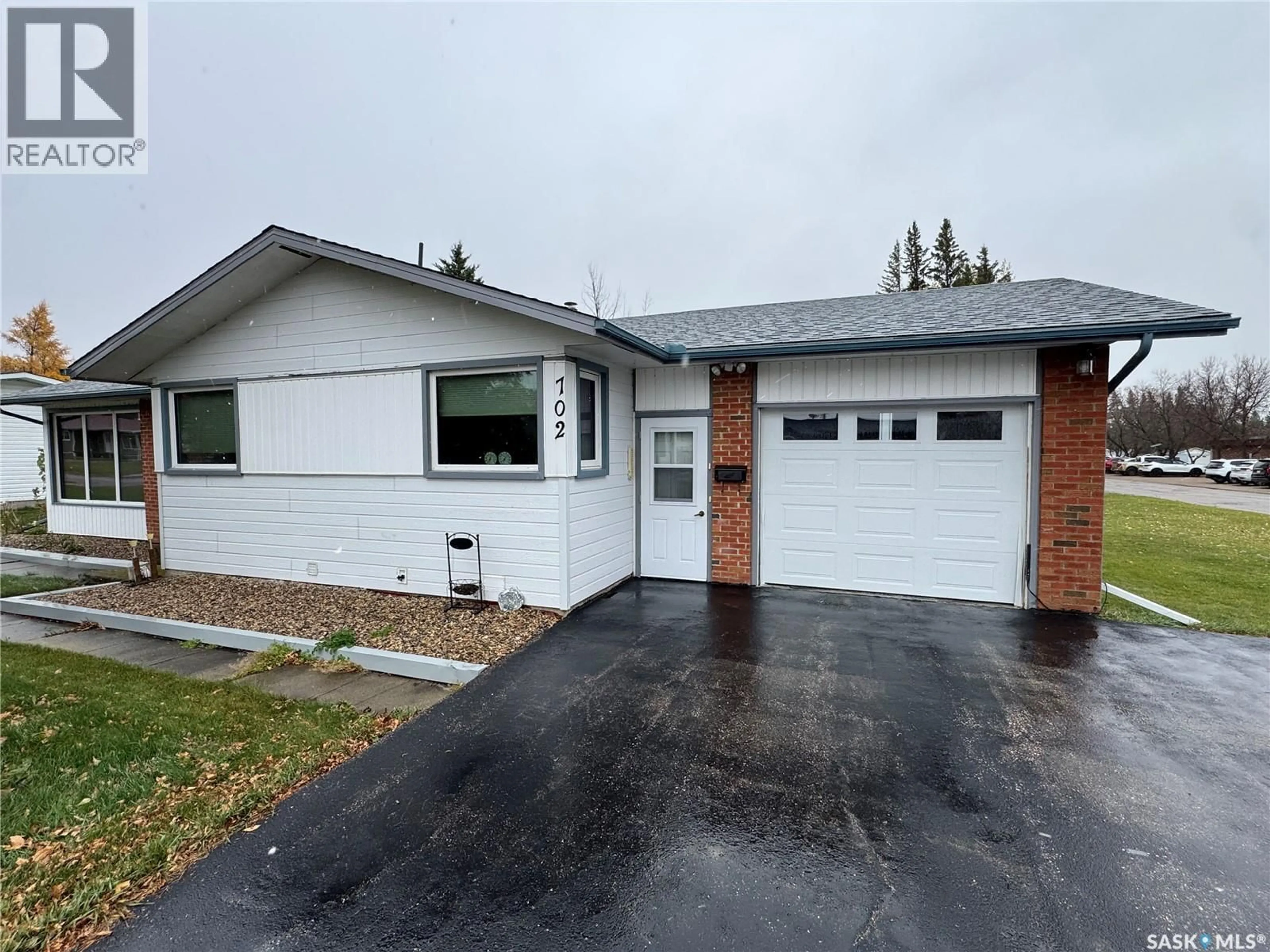 Home with vinyl exterior material, street for 702 PORTAGE AVENUE, Wadena Saskatchewan S0A4J0