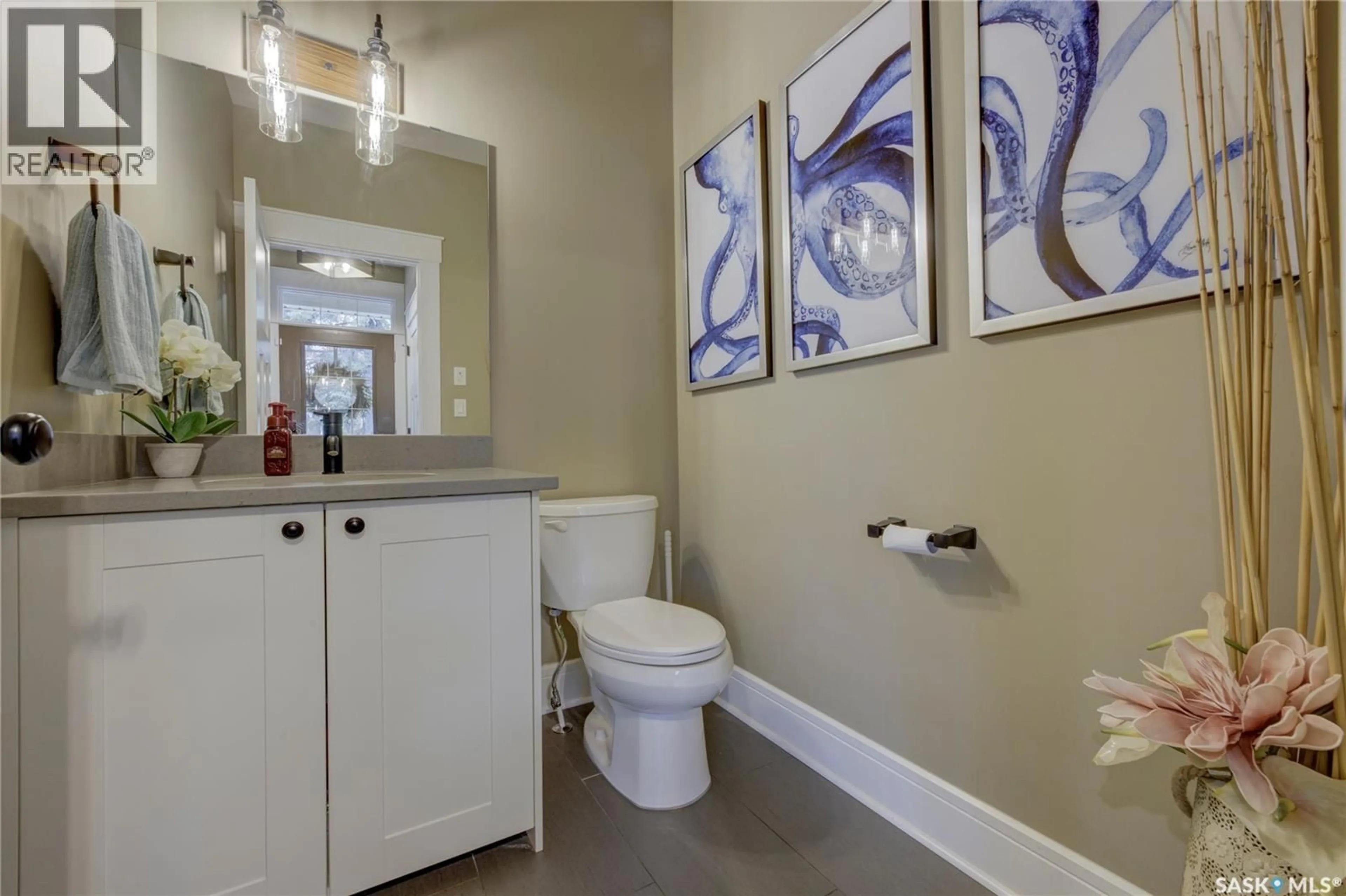 Standard bathroom, ceramic/tile floor for 1129 7TH STREET, Saskatoon Saskatchewan S7H0Y9