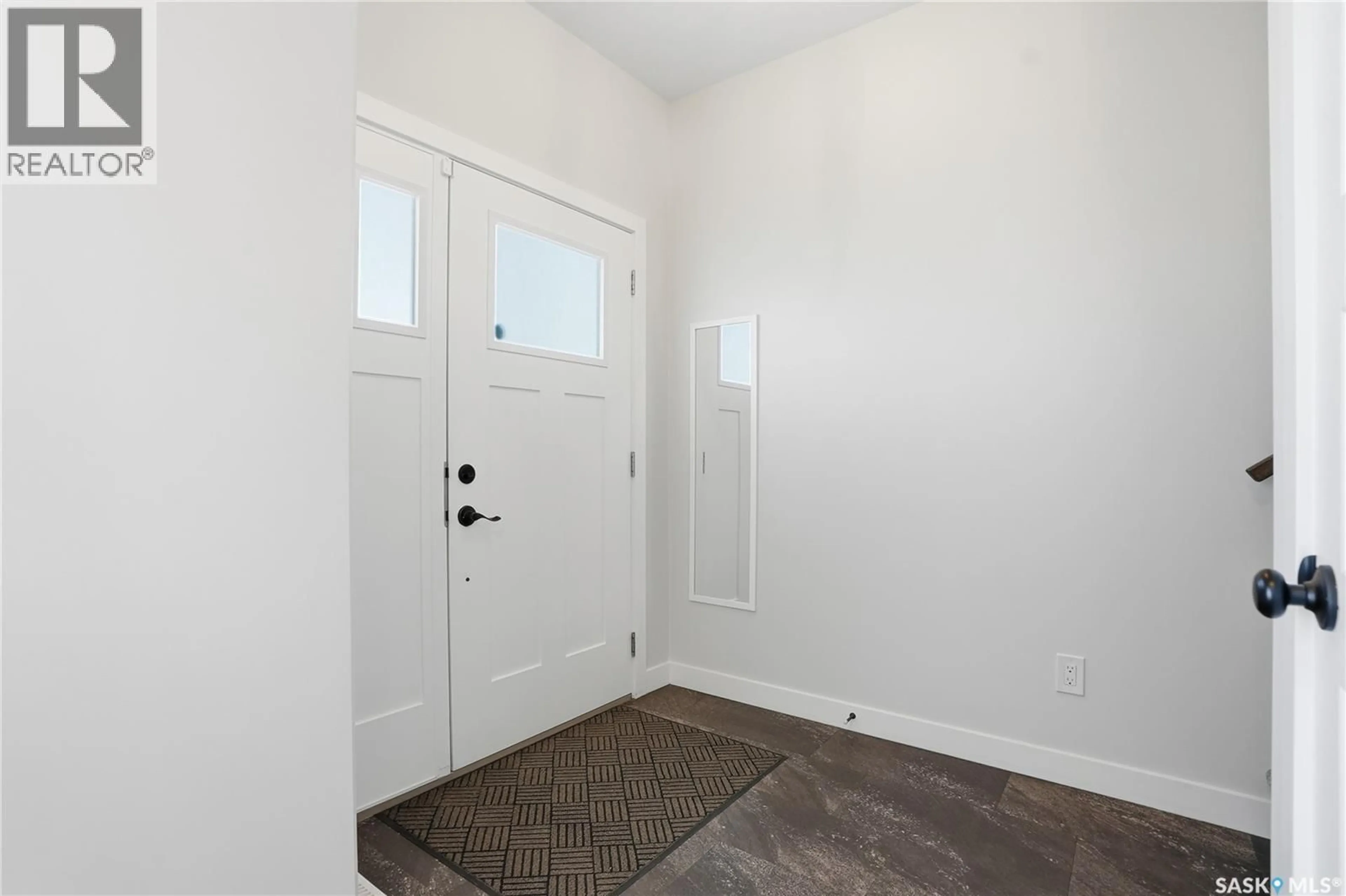Indoor entryway for 966 MCFAULL MANOR, Saskatoon Saskatchewan S7V0S6