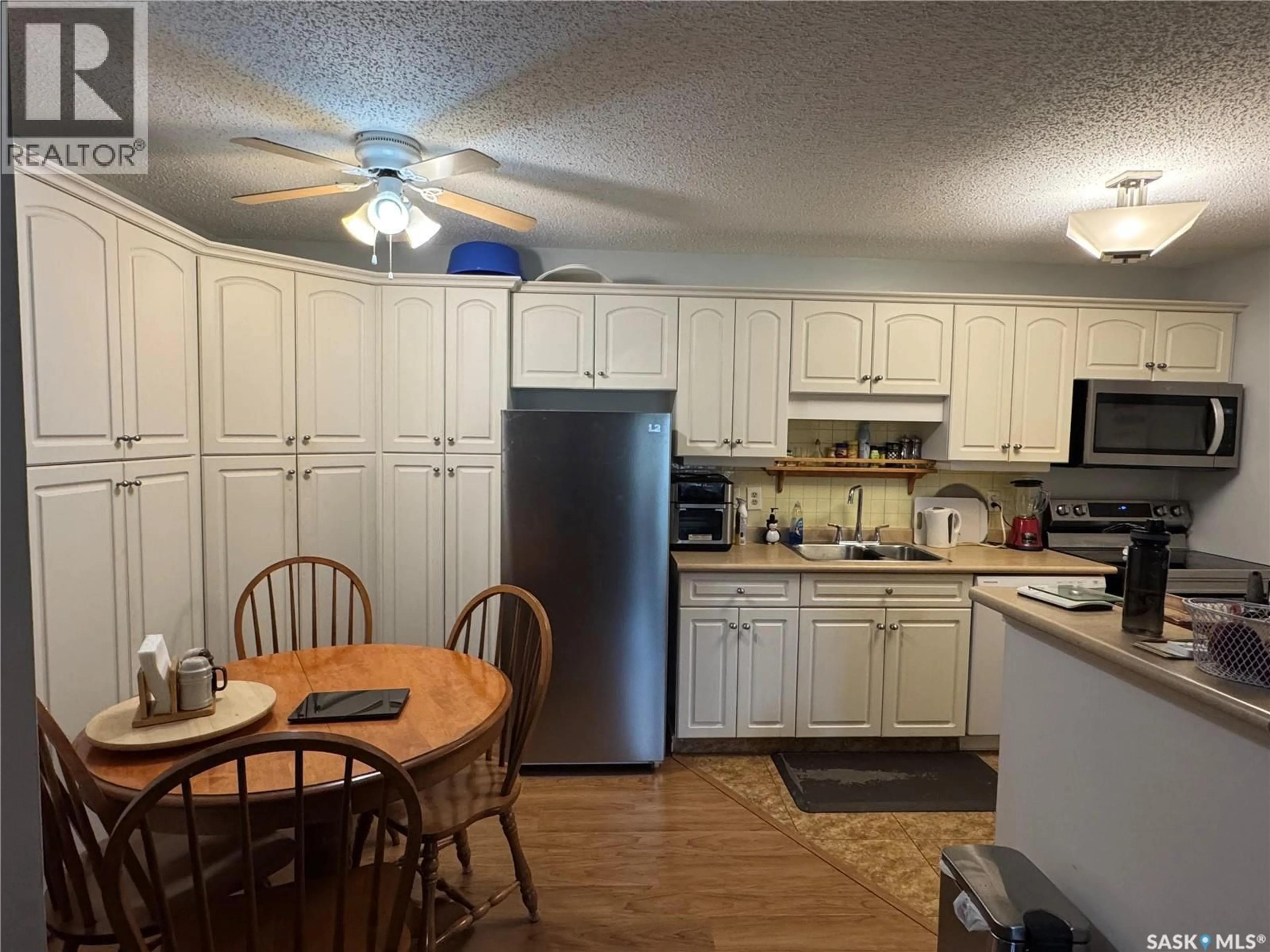 Standard kitchen, unknown for 109 - 2911 HARDING STREET, Regina Saskatchewan S4V1B9