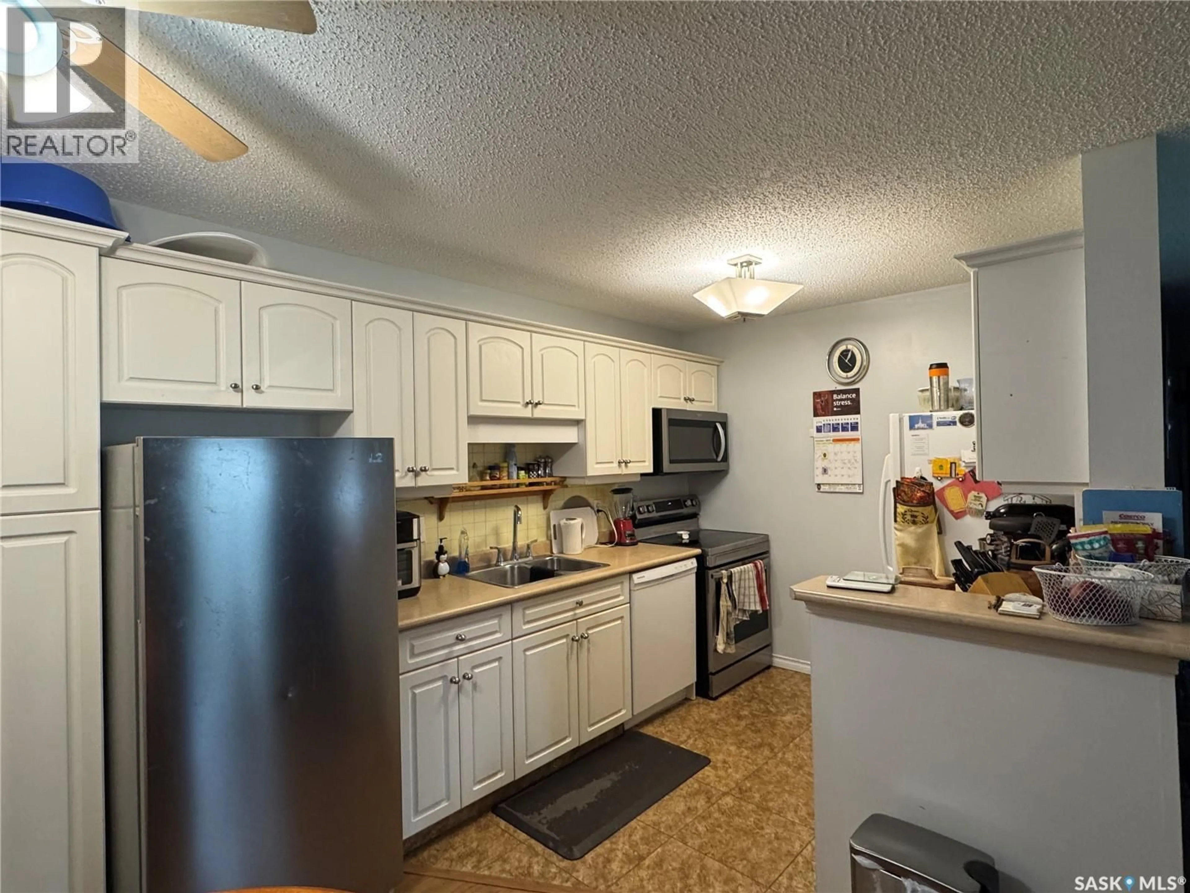 Standard kitchen, unknown for 109 - 2911 HARDING STREET, Regina Saskatchewan S4V1B9
