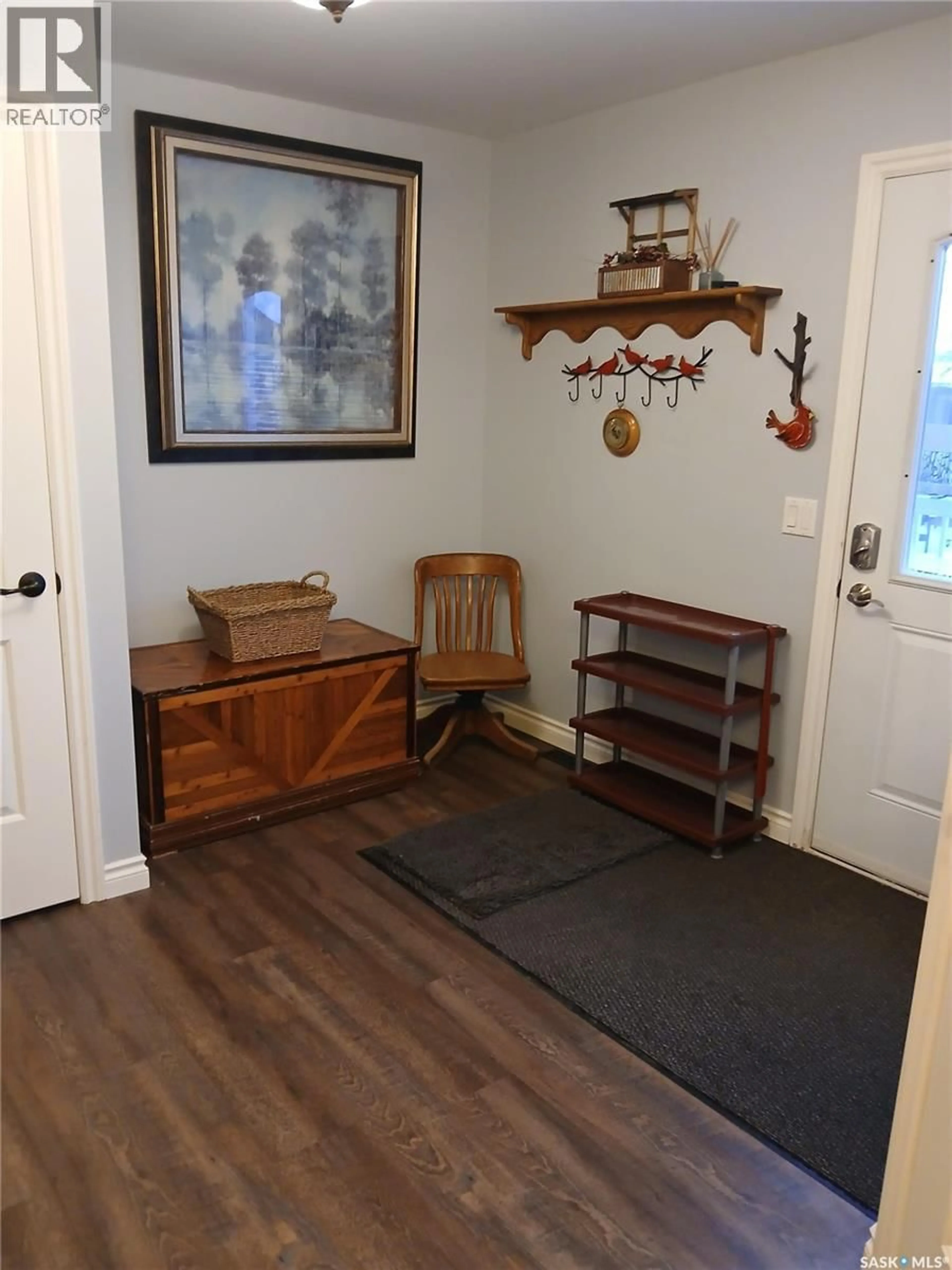 Indoor entryway for 589 POPLAR CRESCENT, Shaunavon Saskatchewan S0N2M0