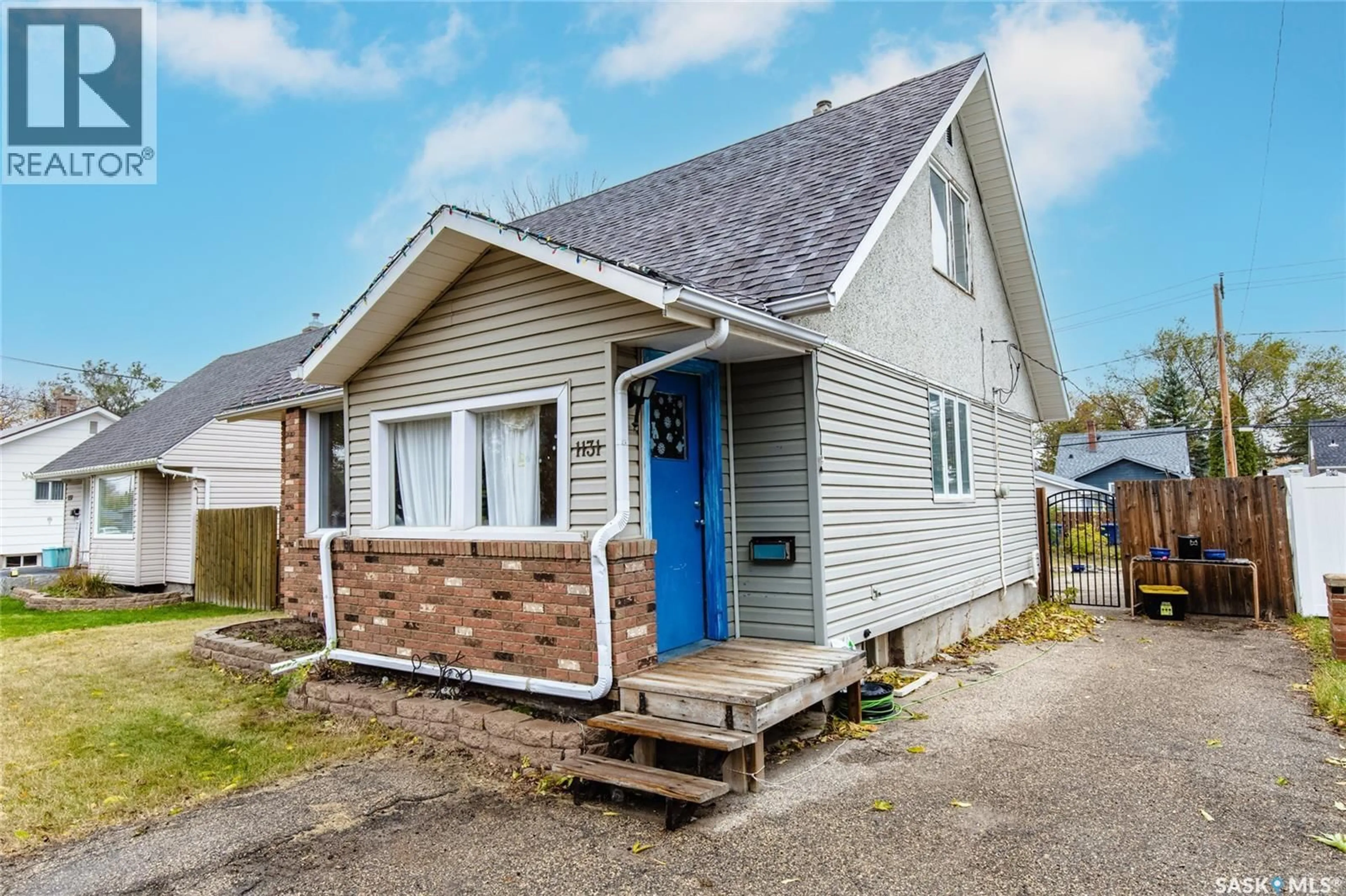 Home with vinyl exterior material, street for 1131 7TH AVENUE, Moose Jaw Saskatchewan S6H4C6