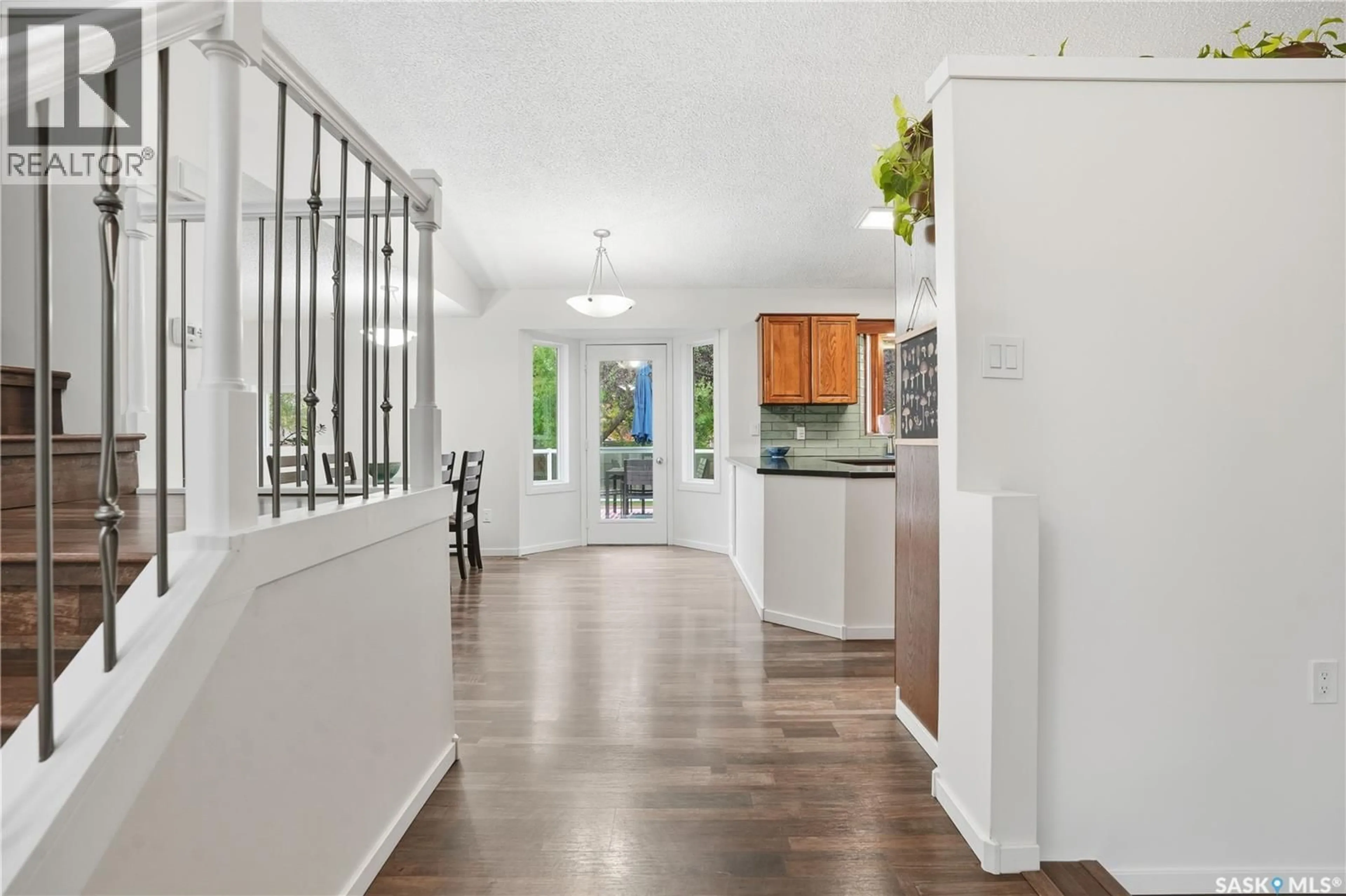 Indoor entryway for E - 3327 COUGHLIN BAY, Regina Saskatchewan S4V1W3