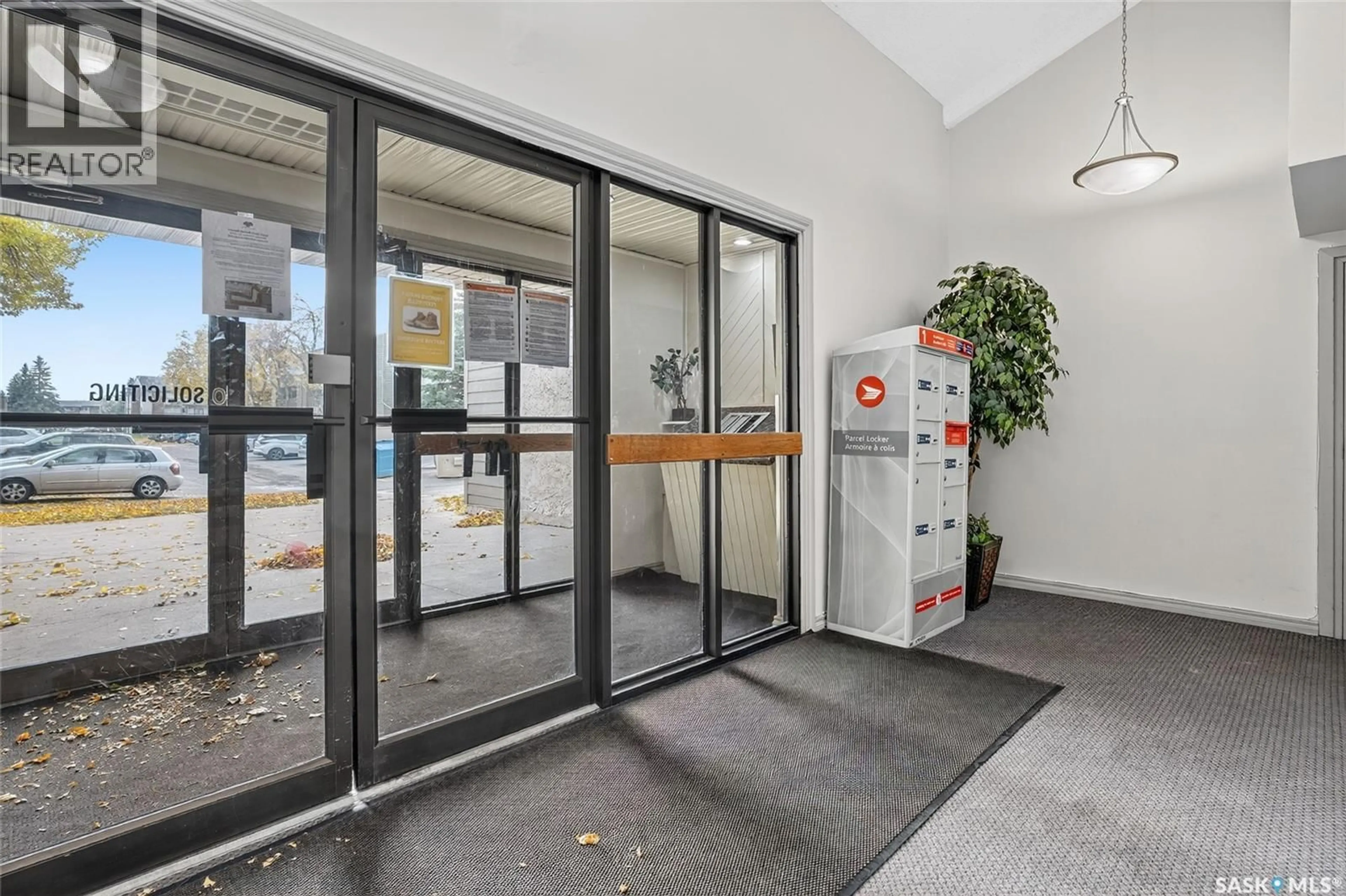 Indoor foyer for 207C - 313 TAIT PLACE, Saskatoon Saskatchewan S7H5L8