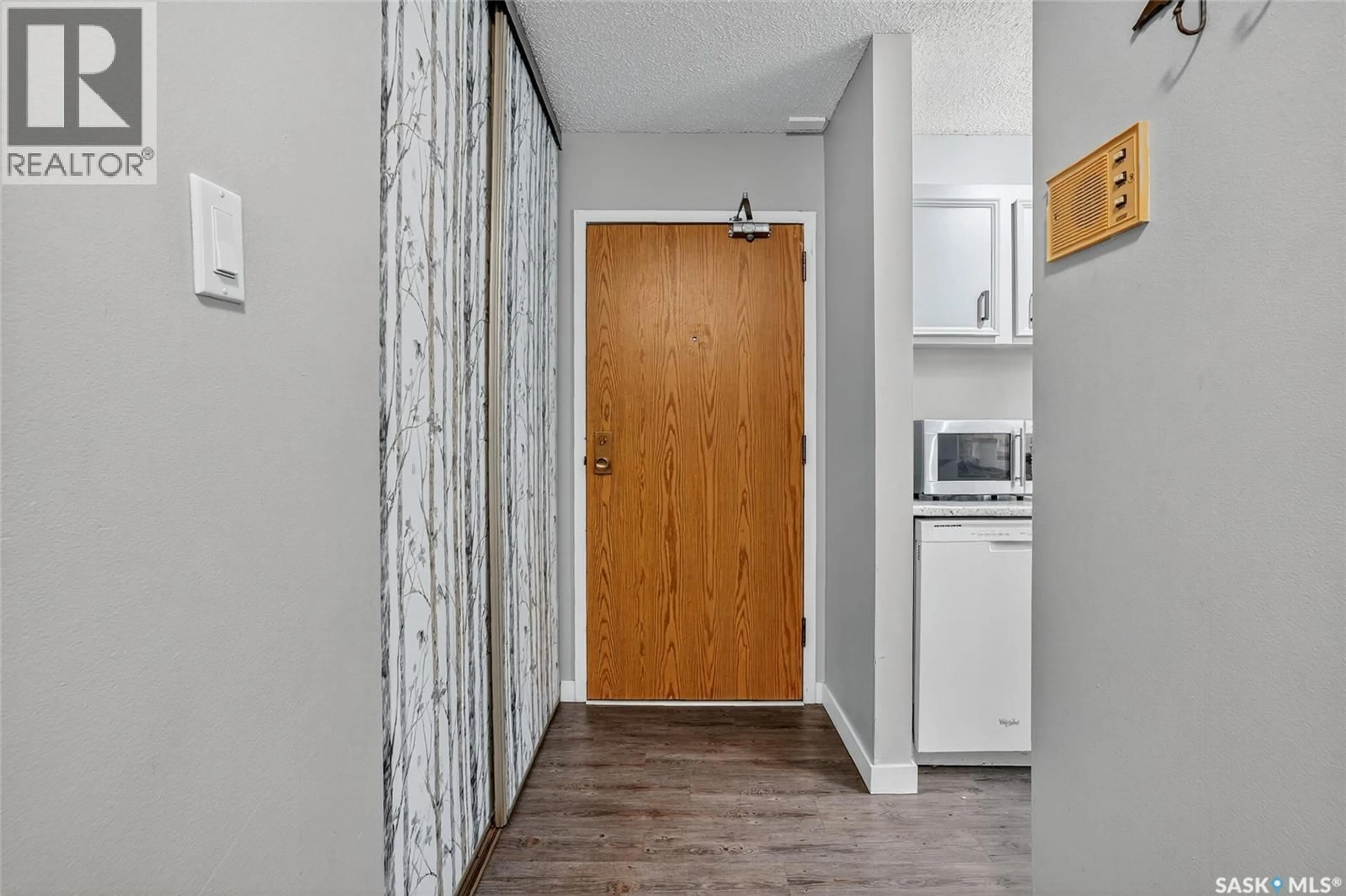 Indoor entryway for 207C - 313 TAIT PLACE, Saskatoon Saskatchewan S7H5L8