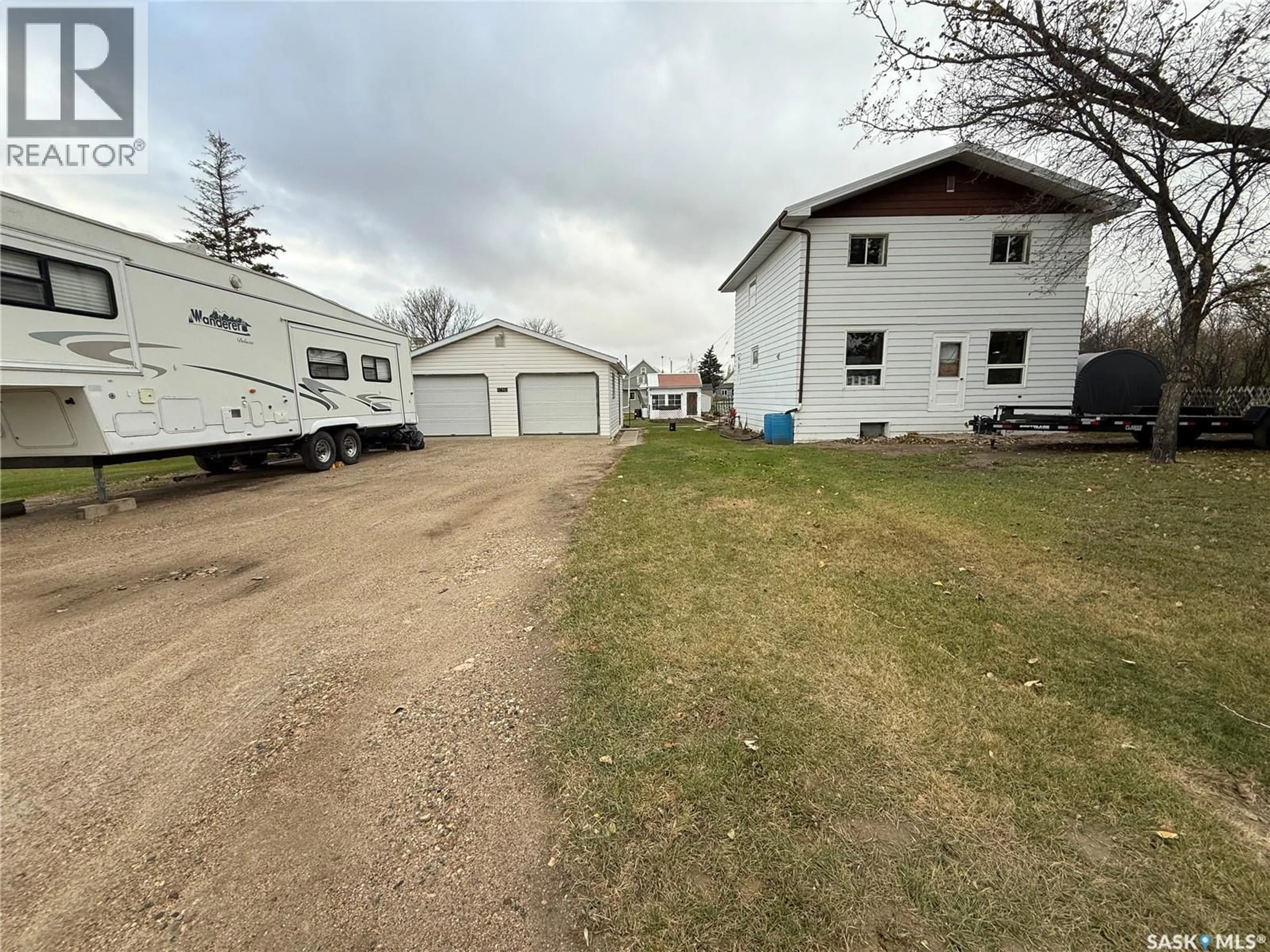 A pic from outside/outdoor area/front of a property/back of a property/a pic from drone, street for 2425 HALIFAX STREET, Halbrite Saskatchewan S0C1H0