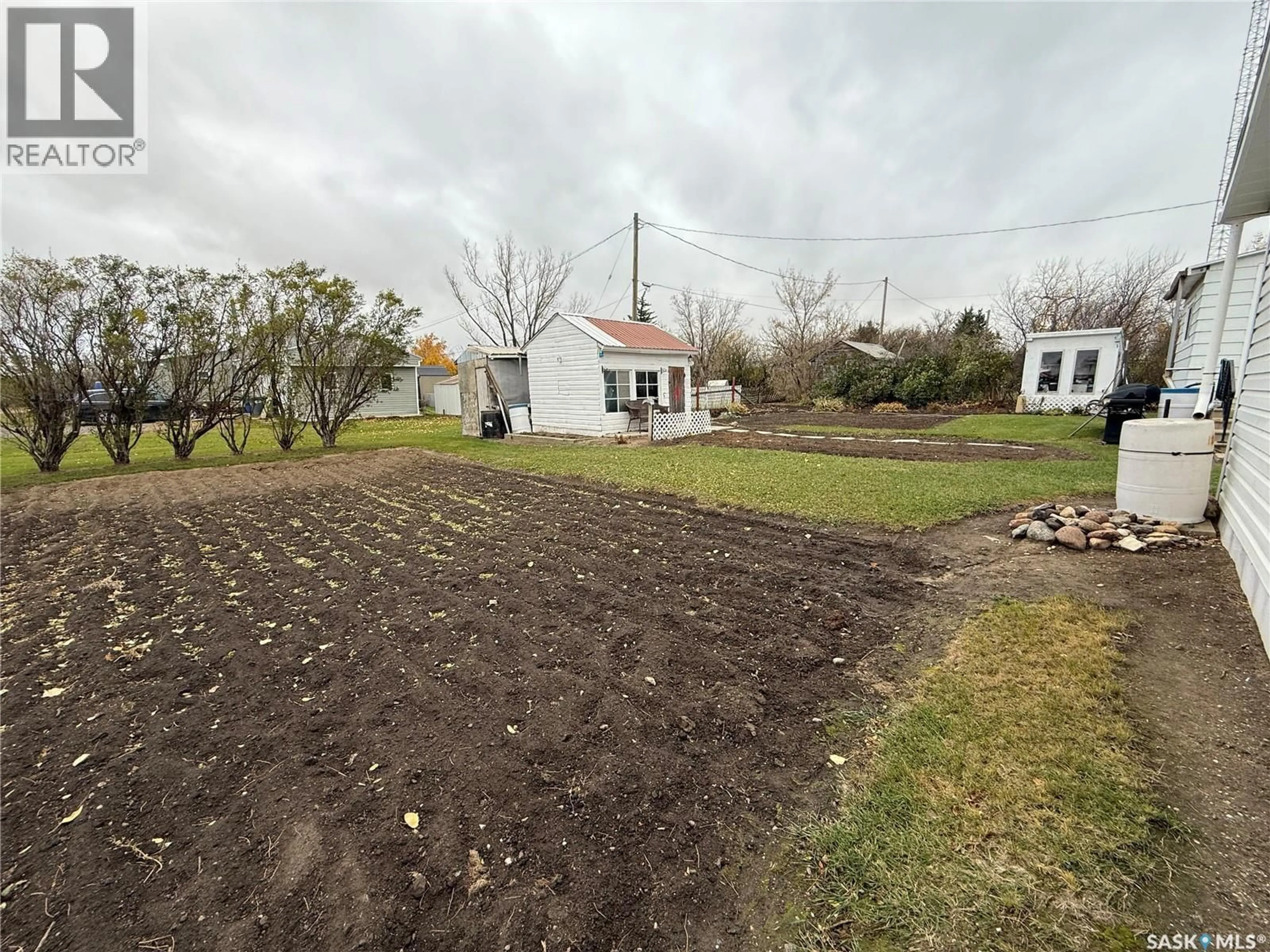 A pic from outside/outdoor area/front of a property/back of a property/a pic from drone, building for 2425 HALIFAX STREET, Halbrite Saskatchewan S0C1H0