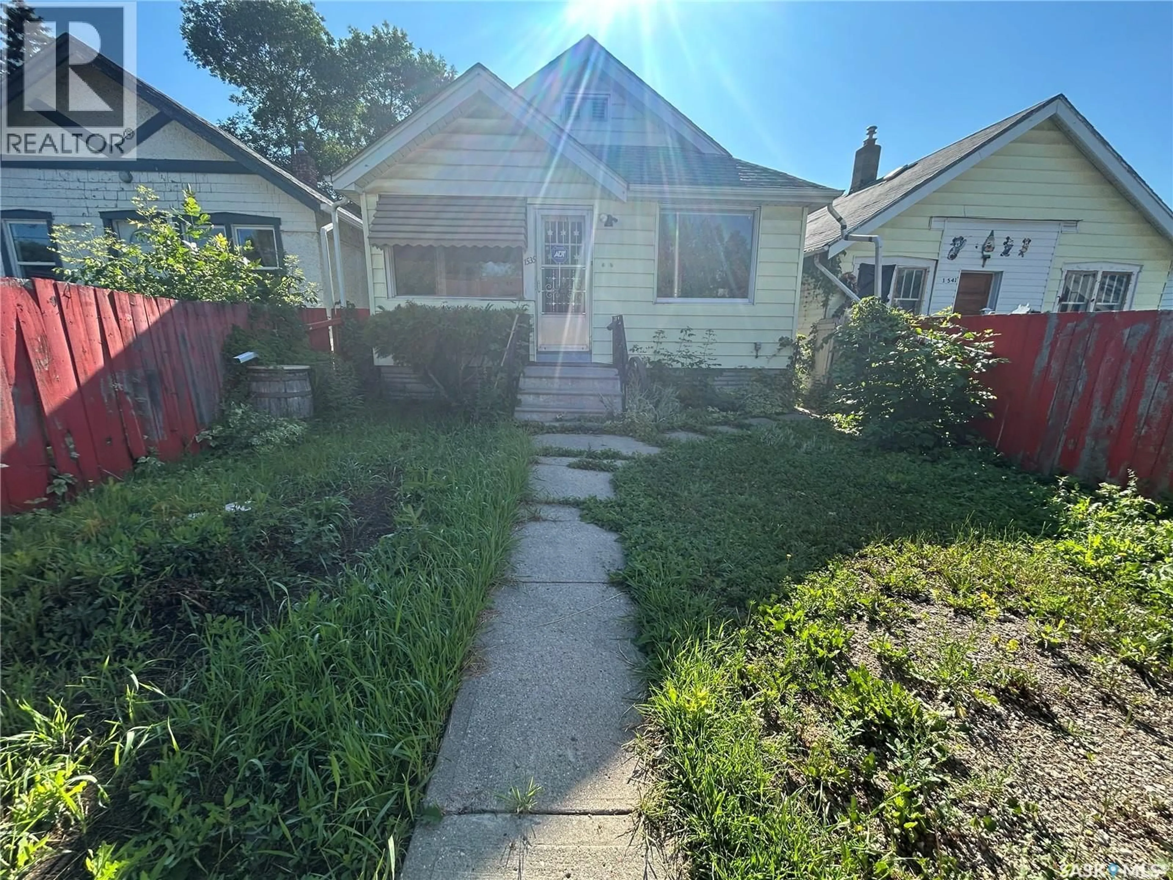 A pic from outside/outdoor area/front of a property/back of a property/a pic from drone, street for 1535 ELPHINSTONE STREET, Regina Saskatchewan S4T3M9