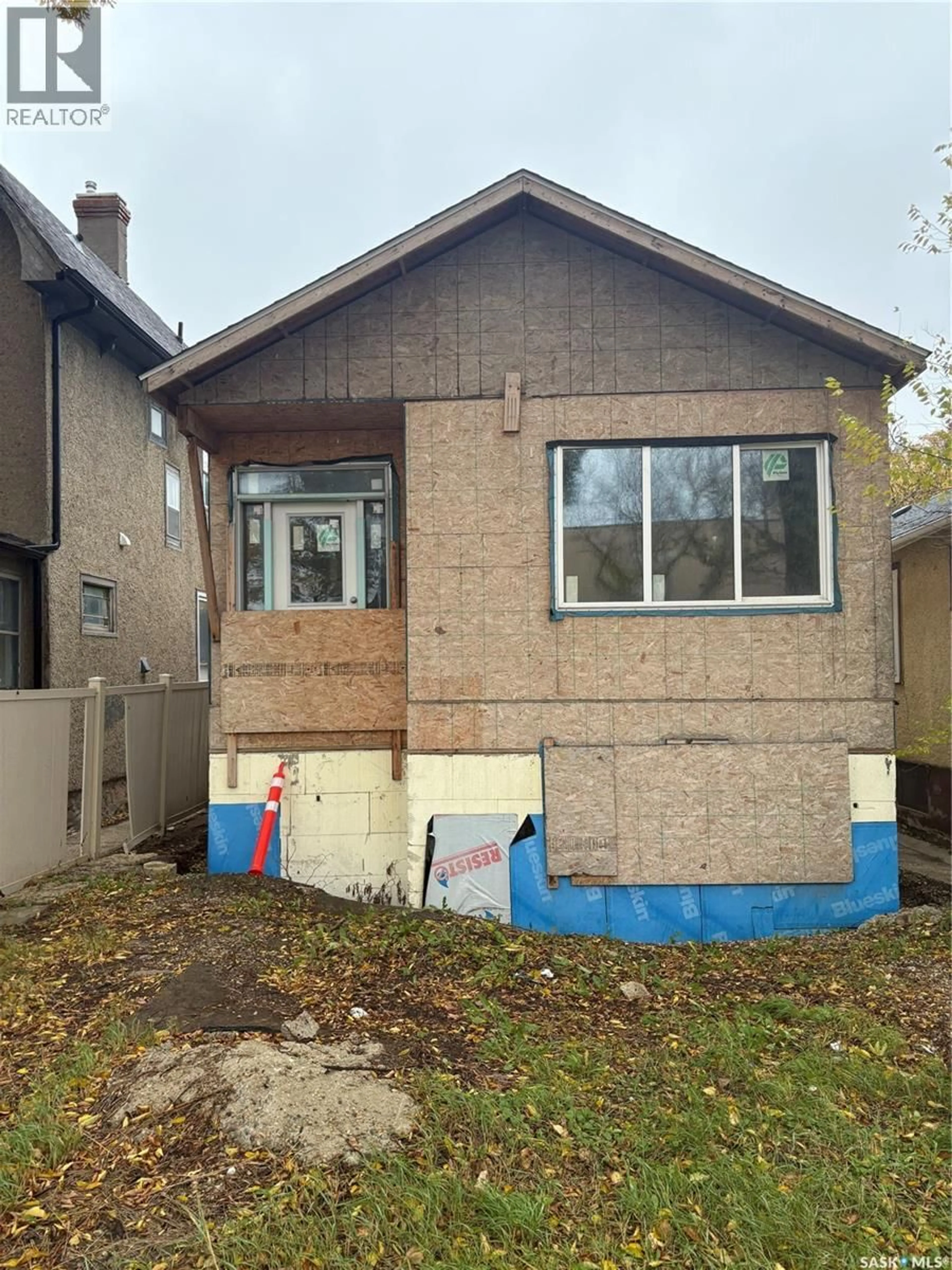 Home with vinyl exterior material, building for 3231 DEWDNEY AVENUE, Regina Saskatchewan S4T0Y7