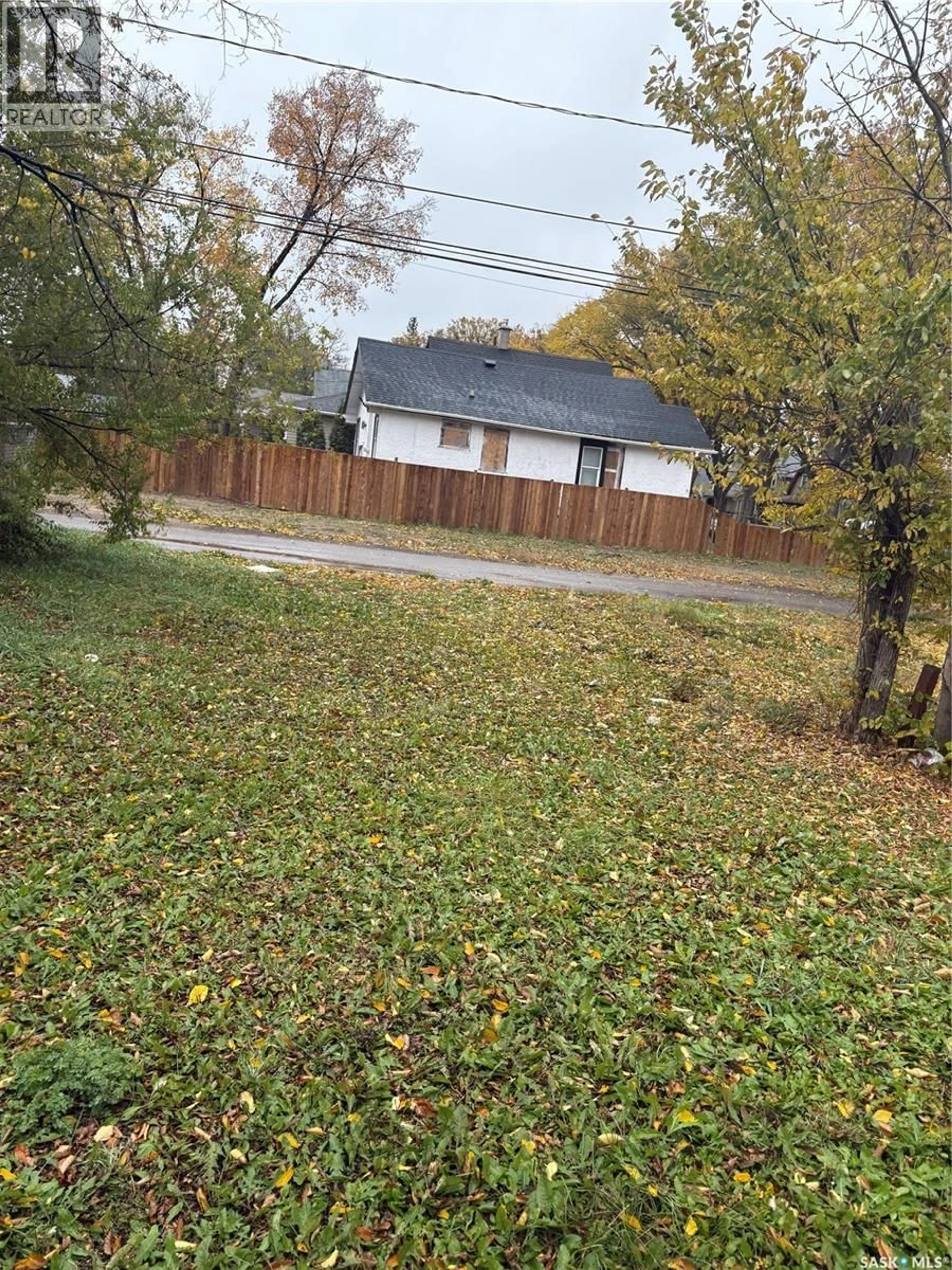 A pic from outside/outdoor area/front of a property/back of a property/a pic from drone, street for 3231 DEWDNEY AVENUE, Regina Saskatchewan S4T0Y7