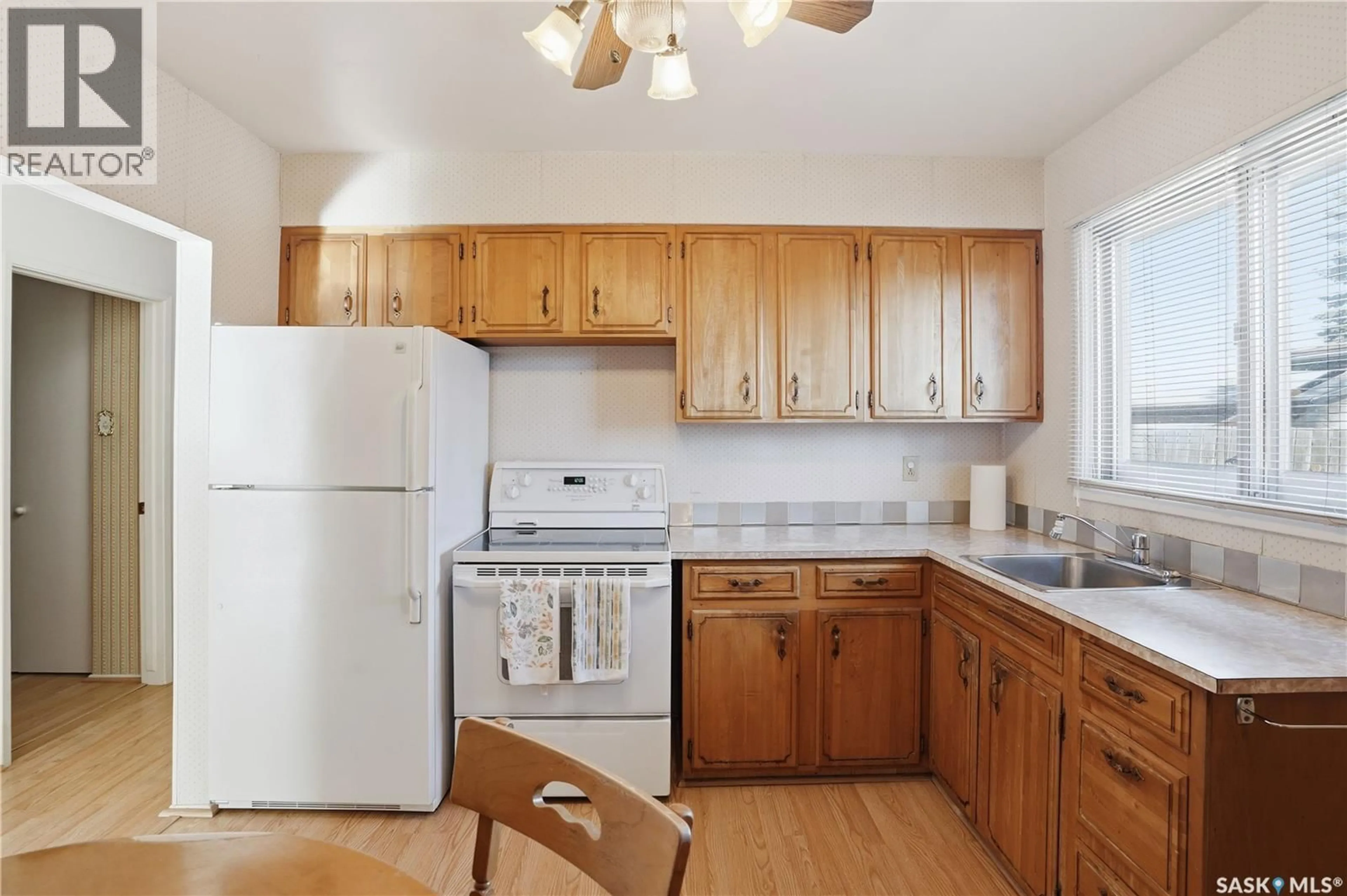 Standard kitchen, unknown for 91 HOWELL AVENUE, Saskatoon Saskatchewan S7L3S9