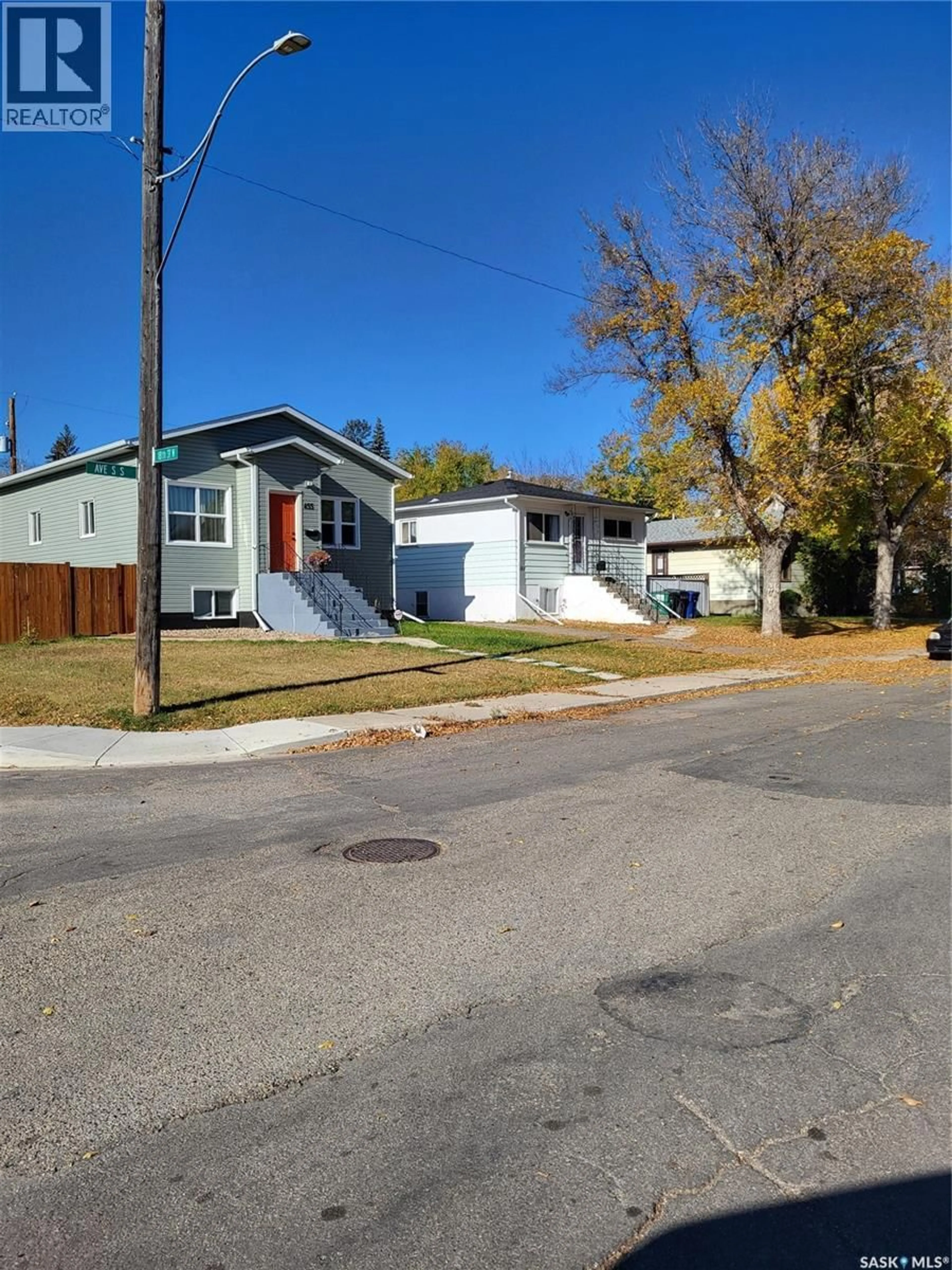 A pic from outside/outdoor area/front of a property/back of a property/a pic from drone, street for 451 S AVENUE S, Saskatoon Saskatchewan S7M3A3