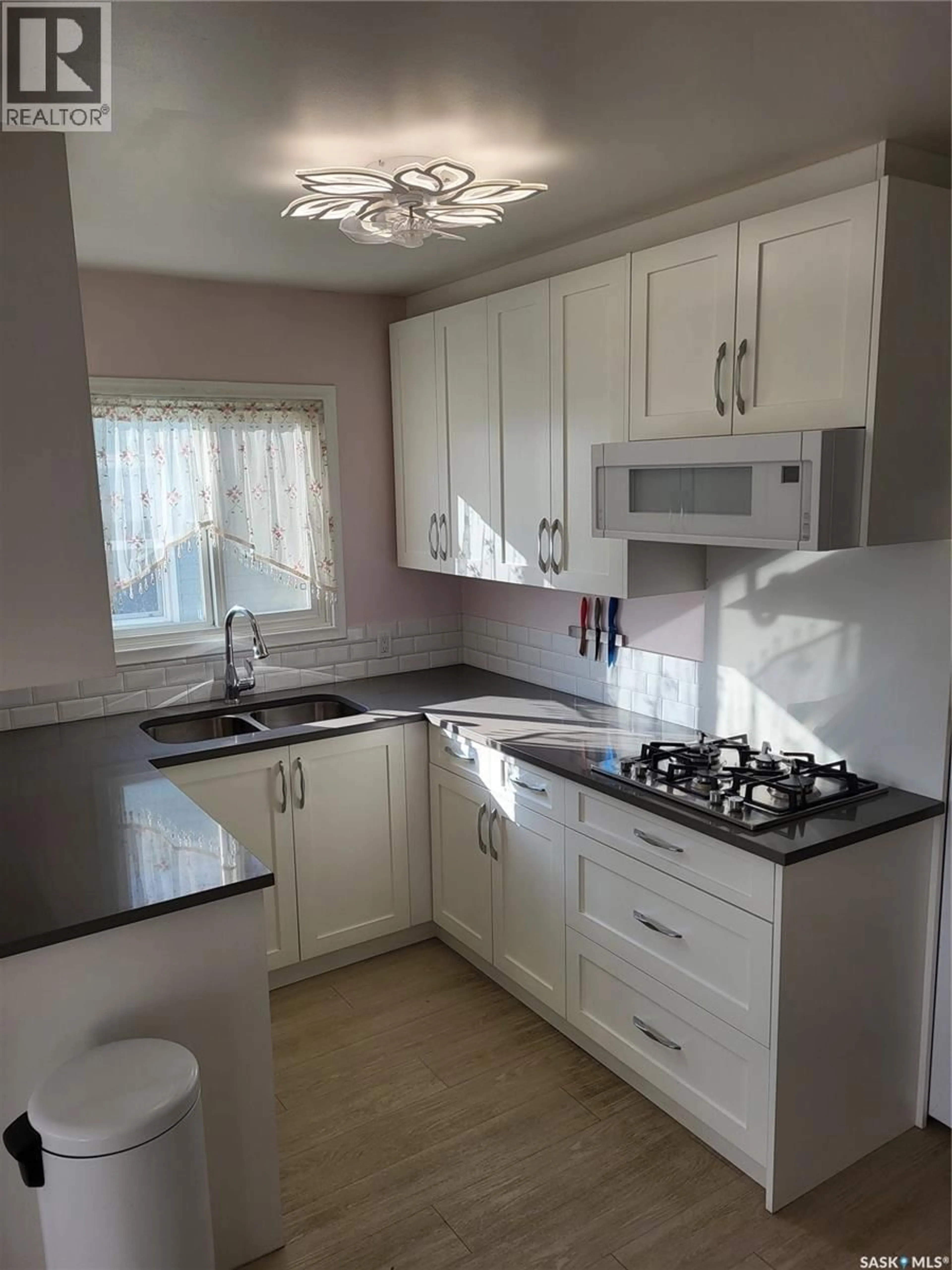 Standard kitchen, unknown for 451 S AVENUE S, Saskatoon Saskatchewan S7M3A3