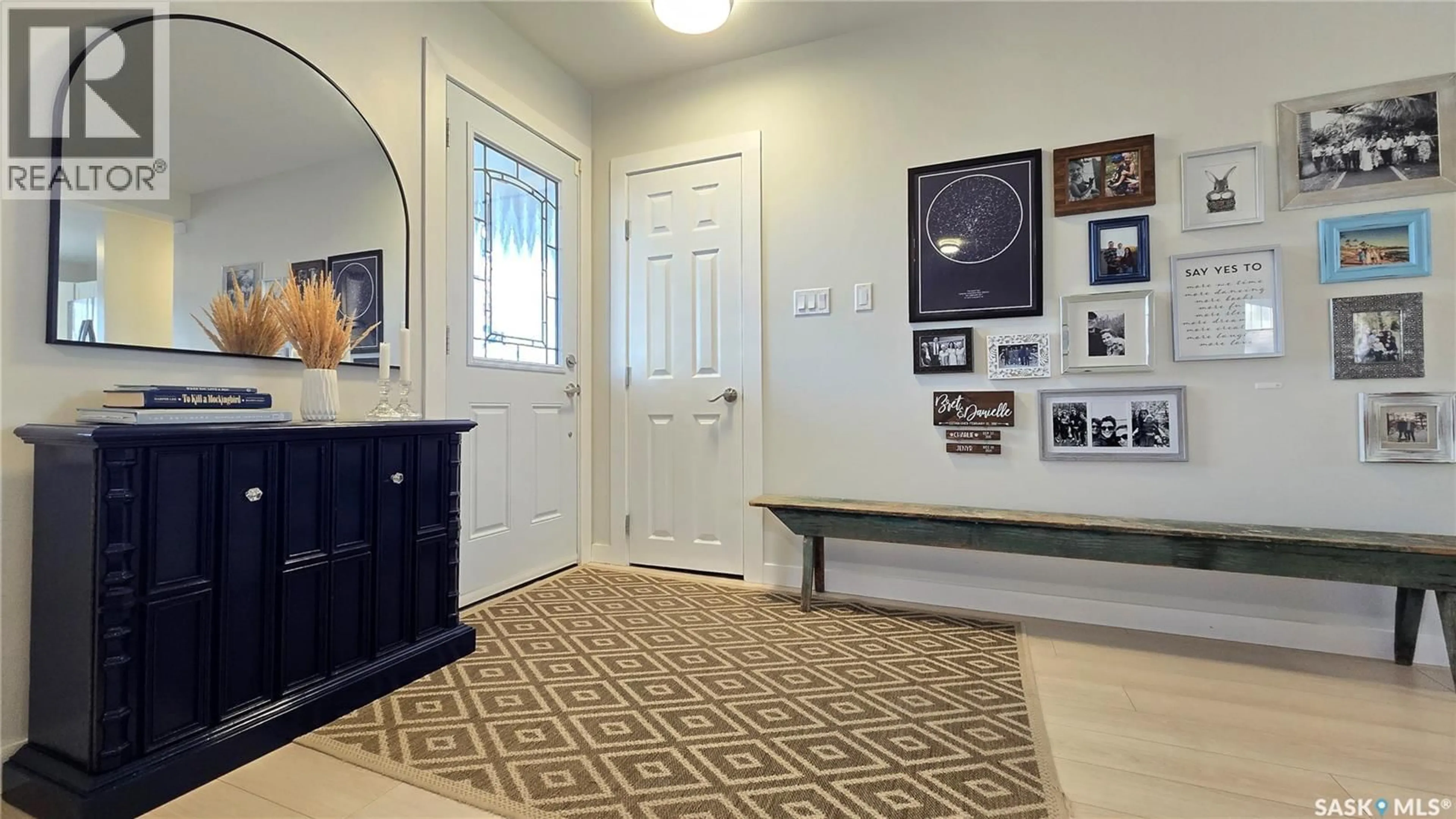 Indoor entryway for 19 DEMARCO DRIVE, Regina Saskatchewan S4T5W7