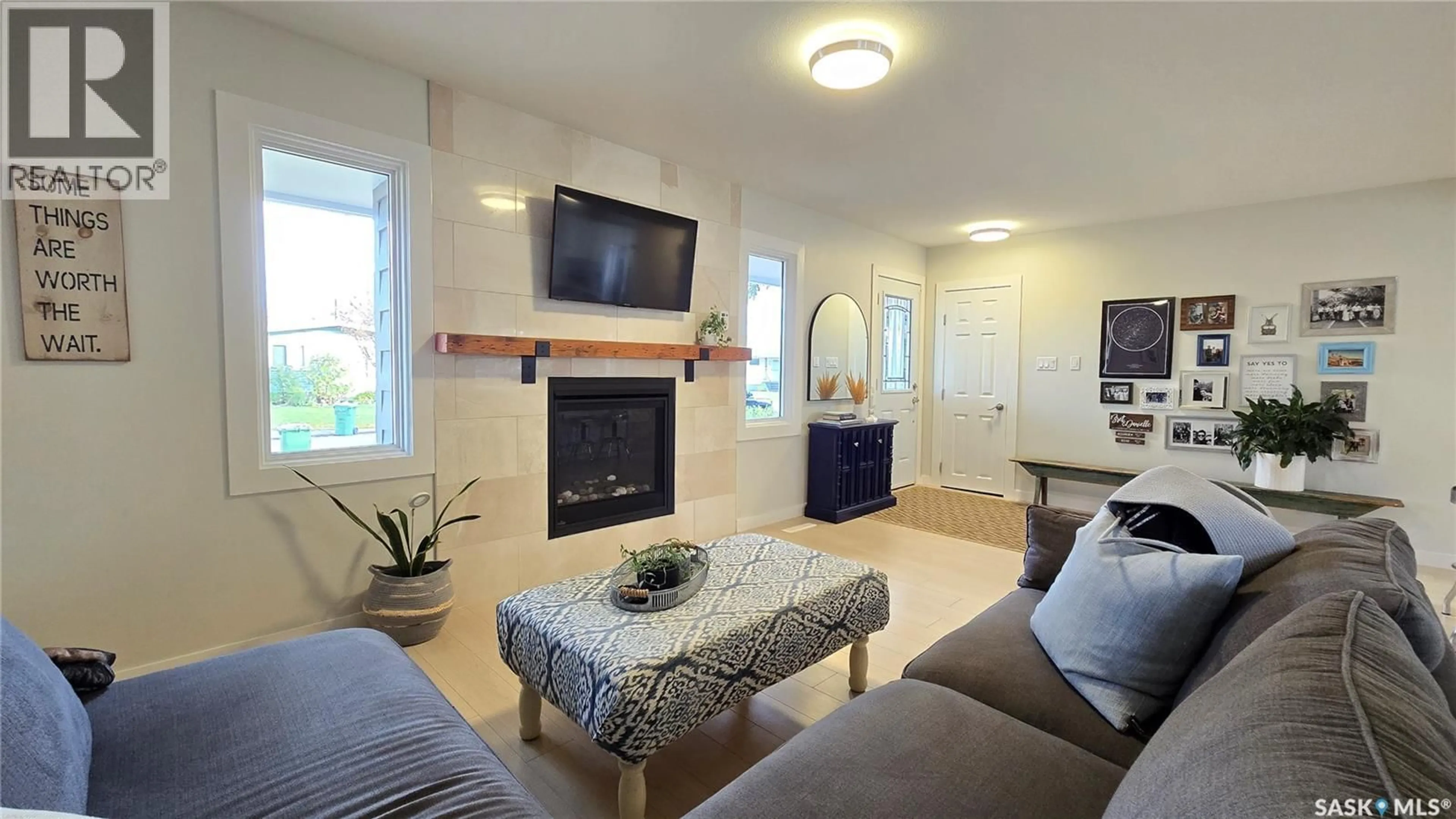 Living room with furniture, unknown for 19 DEMARCO DRIVE, Regina Saskatchewan S4T5W7