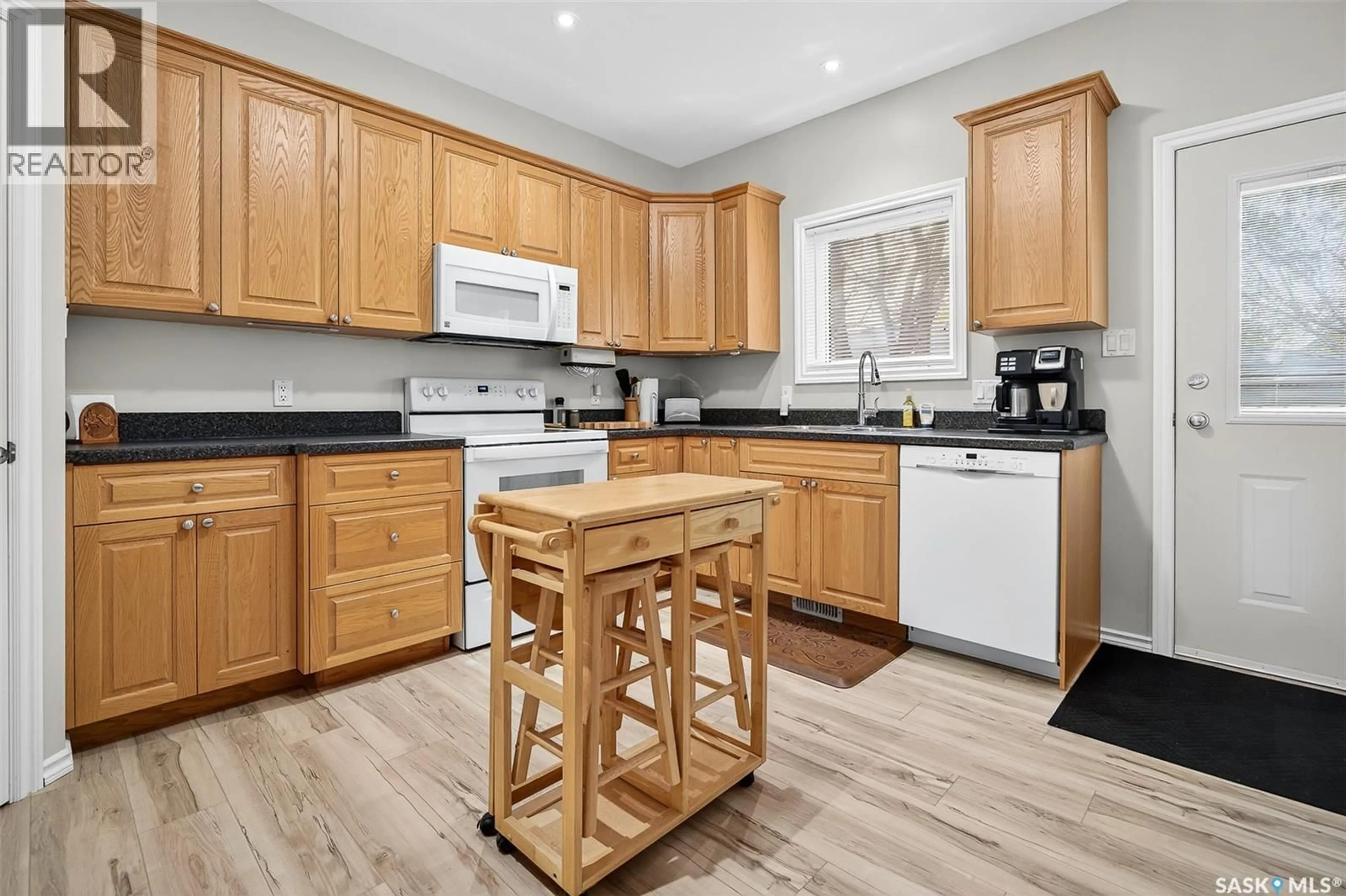 Standard kitchen, unknown for 551B CARIBOU STREET, Moose Jaw Saskatchewan S6H2K4