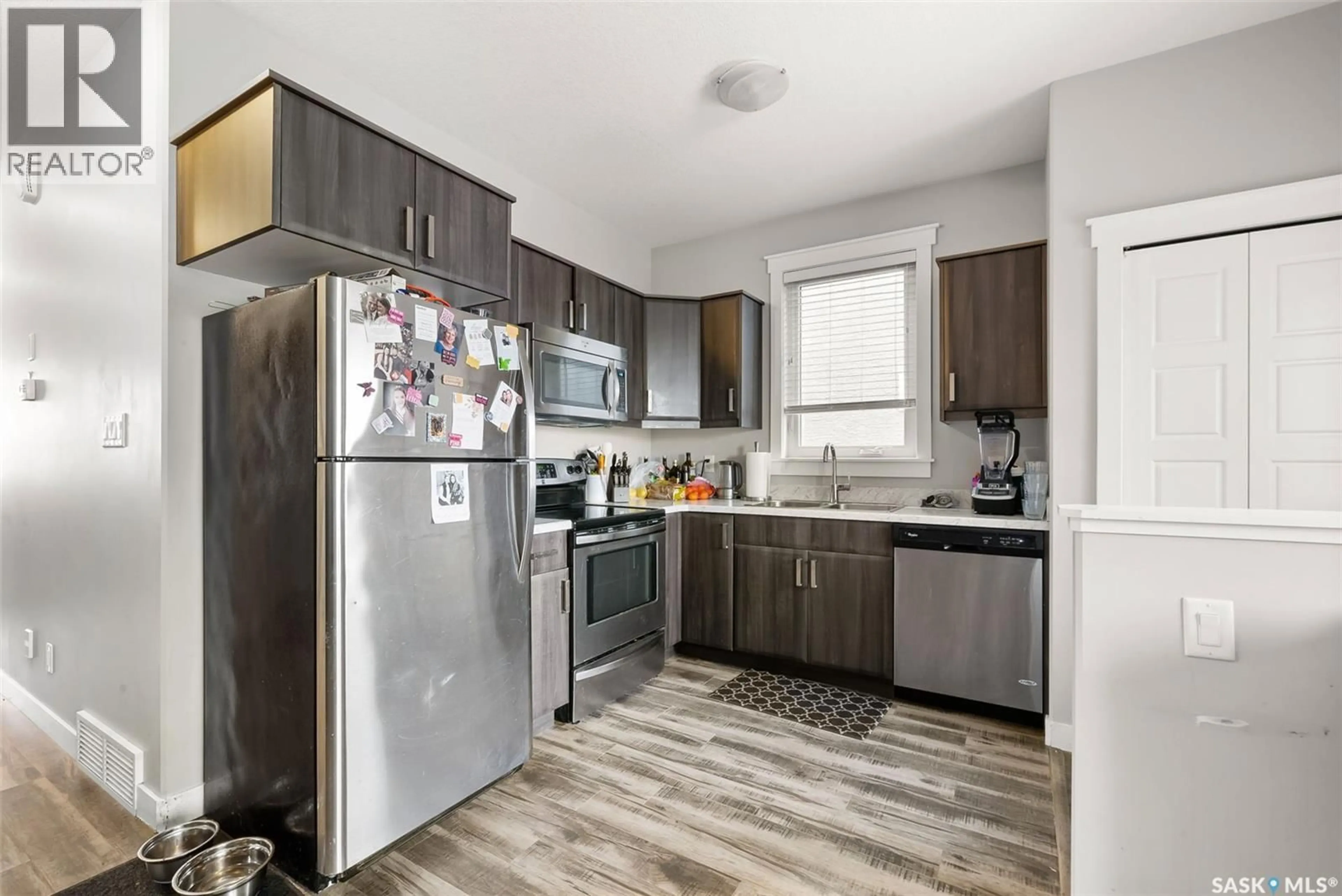 Standard kitchen, wood/laminate floor for 6246 LITTLE PINE LOOP, Regina Saskatchewan S4X0J2