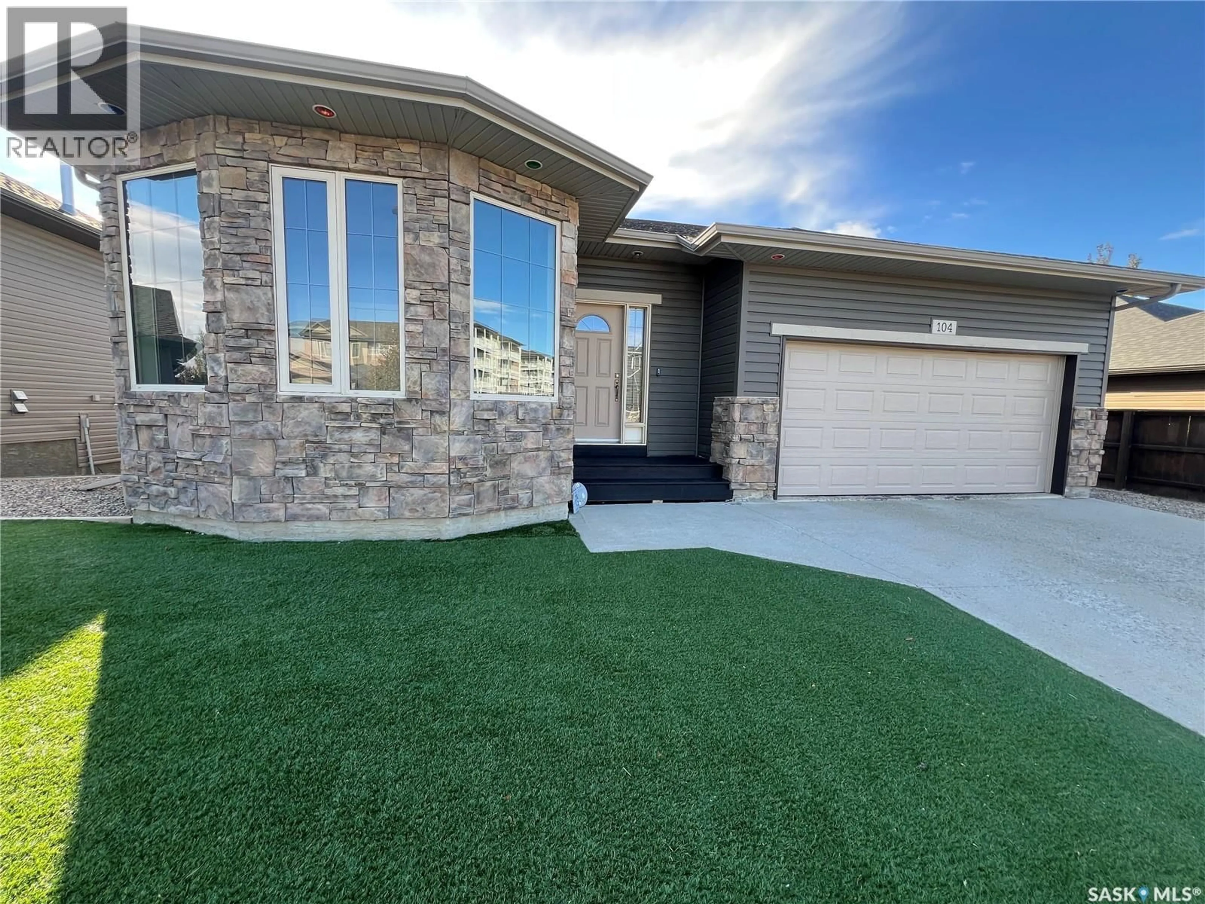 Home with brick exterior material, street for 104 VALLEY PARK PLACE, Swift Current Saskatchewan S9H5N2