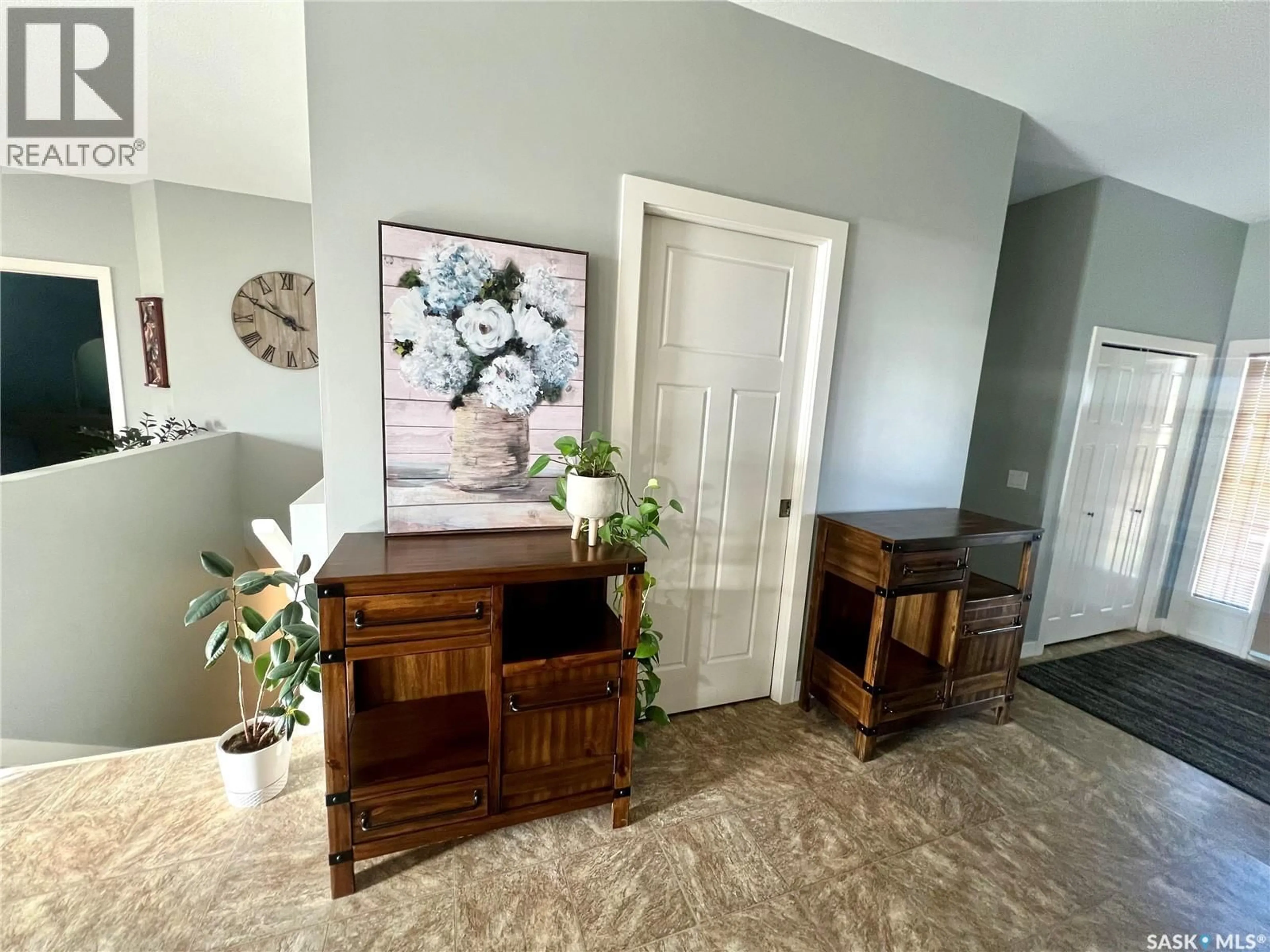 Indoor entryway for 104 VALLEY PARK PLACE, Swift Current Saskatchewan S9H5N2