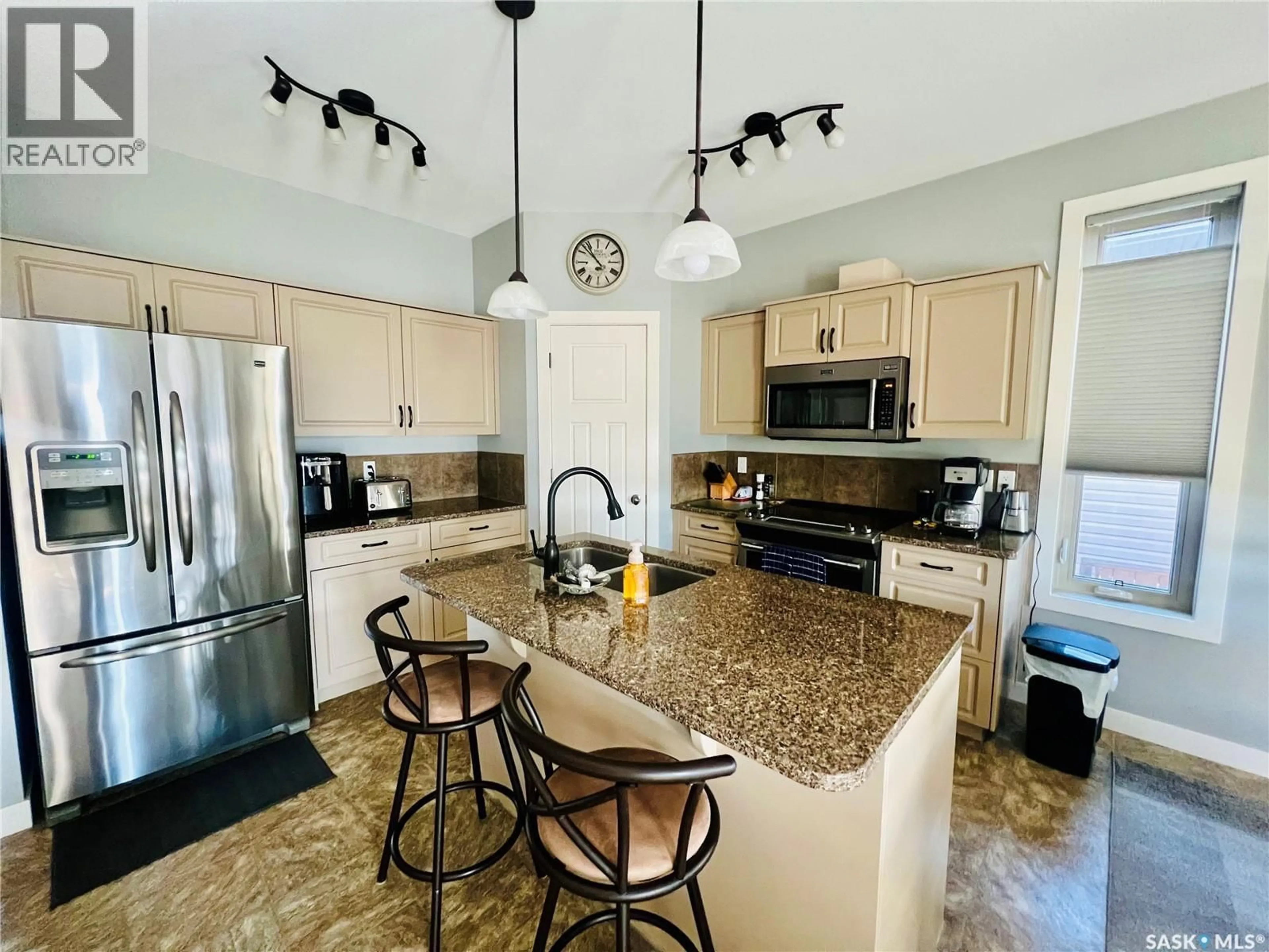Open concept kitchen, ceramic/tile floor for 104 VALLEY PARK PLACE, Swift Current Saskatchewan S9H5N2