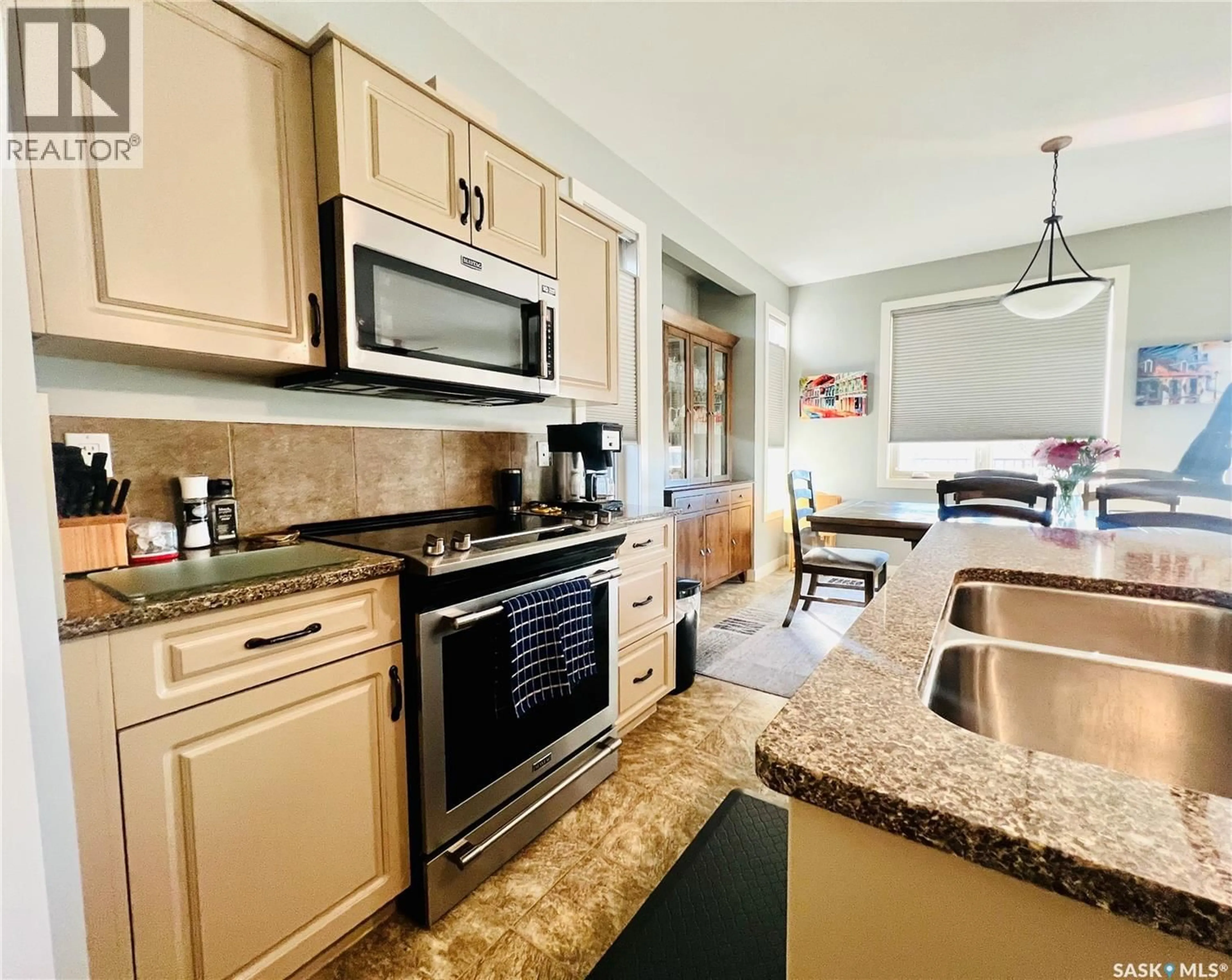 Open concept kitchen, ceramic/tile floor for 104 VALLEY PARK PLACE, Swift Current Saskatchewan S9H5N2