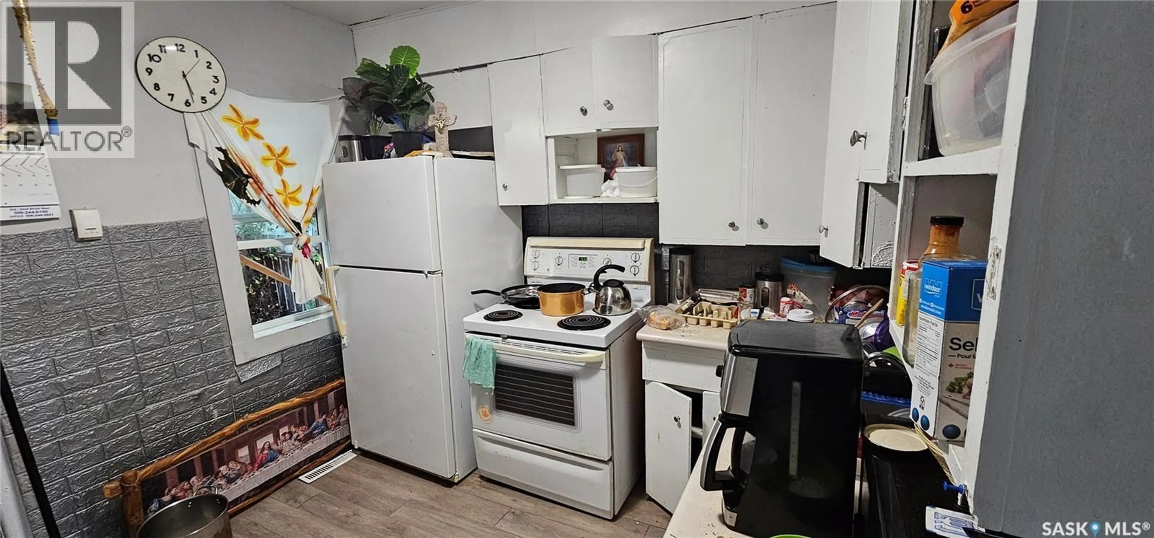 Standard kitchen, unknown for 127 M AVENUE, Saskatoon Saskatchewan S7M2K1