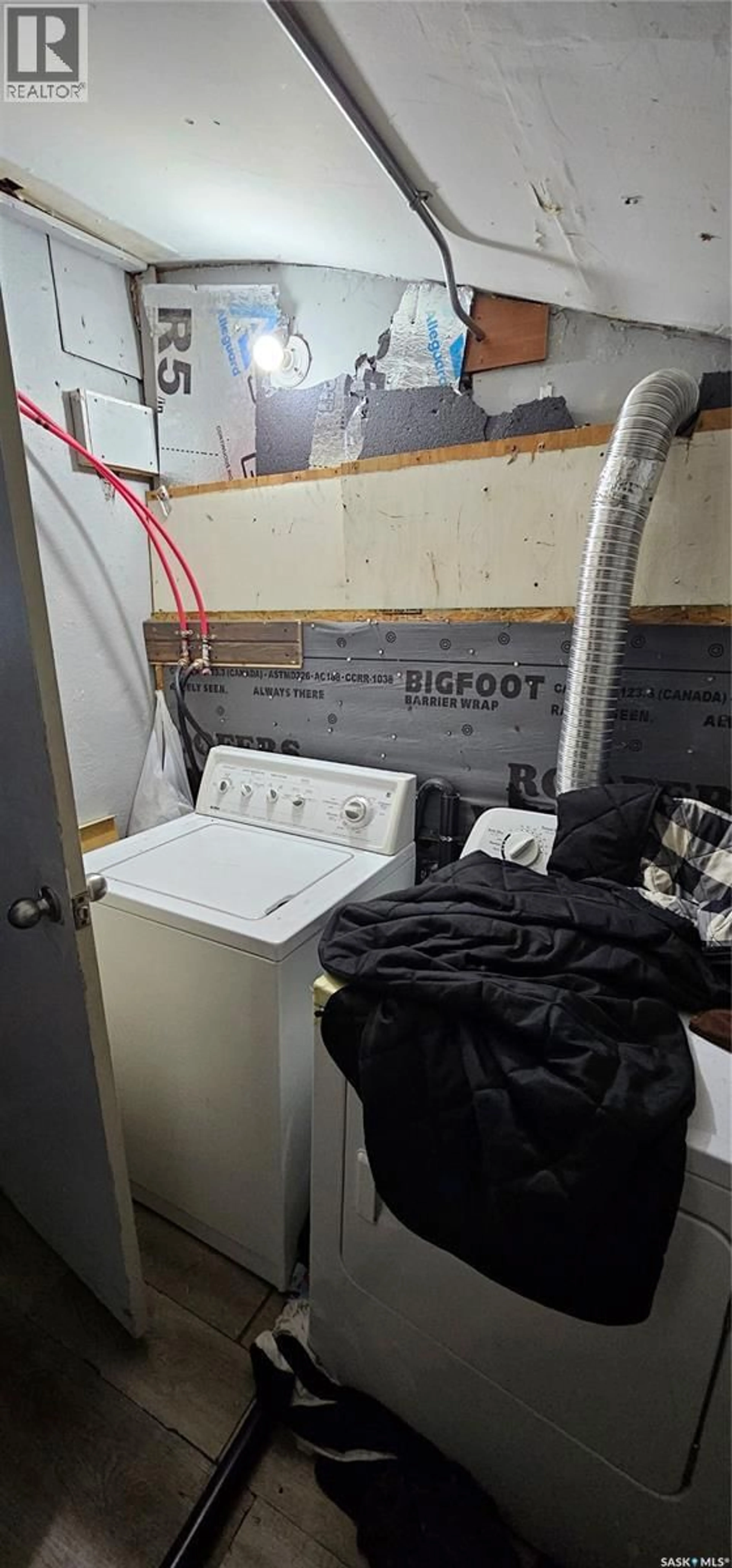 Laundry room for 127 M AVENUE, Saskatoon Saskatchewan S7M2K1
