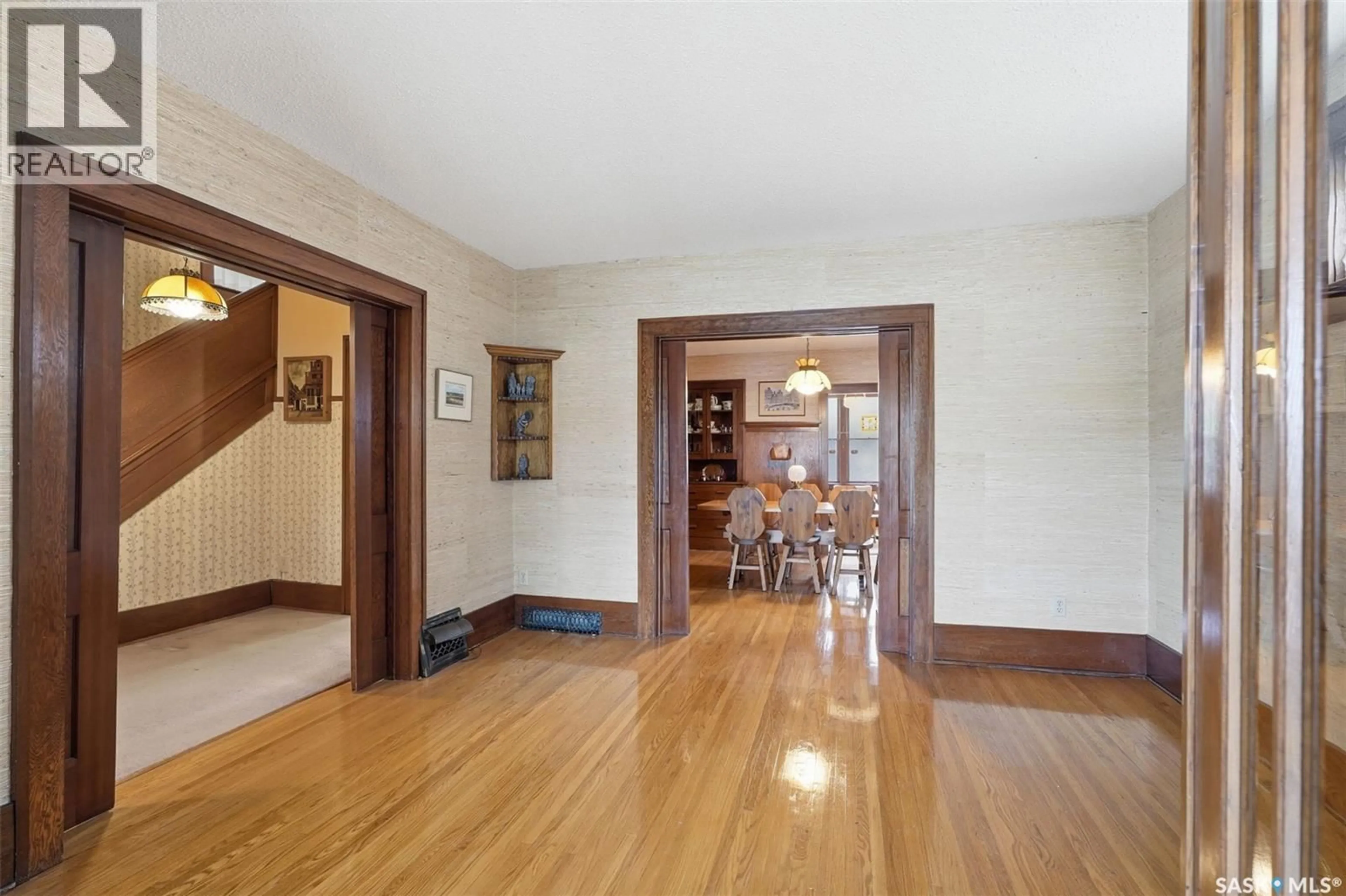 Indoor foyer for 615 EASTLAKE AVENUE, Saskatoon Saskatchewan S7N1A1