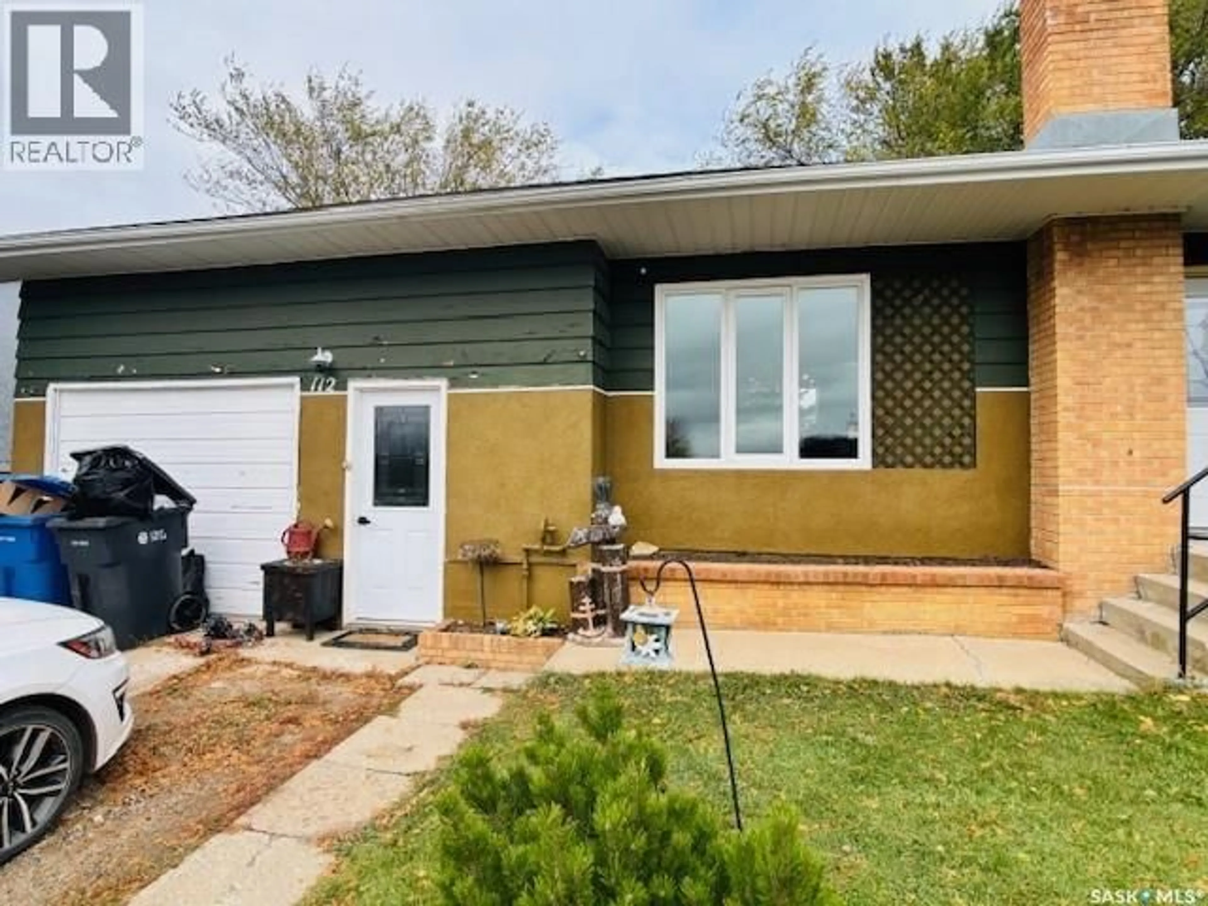 Home with brick exterior material, street for 112 FRASER AVENUE, Oxbow Saskatchewan S0C2B0