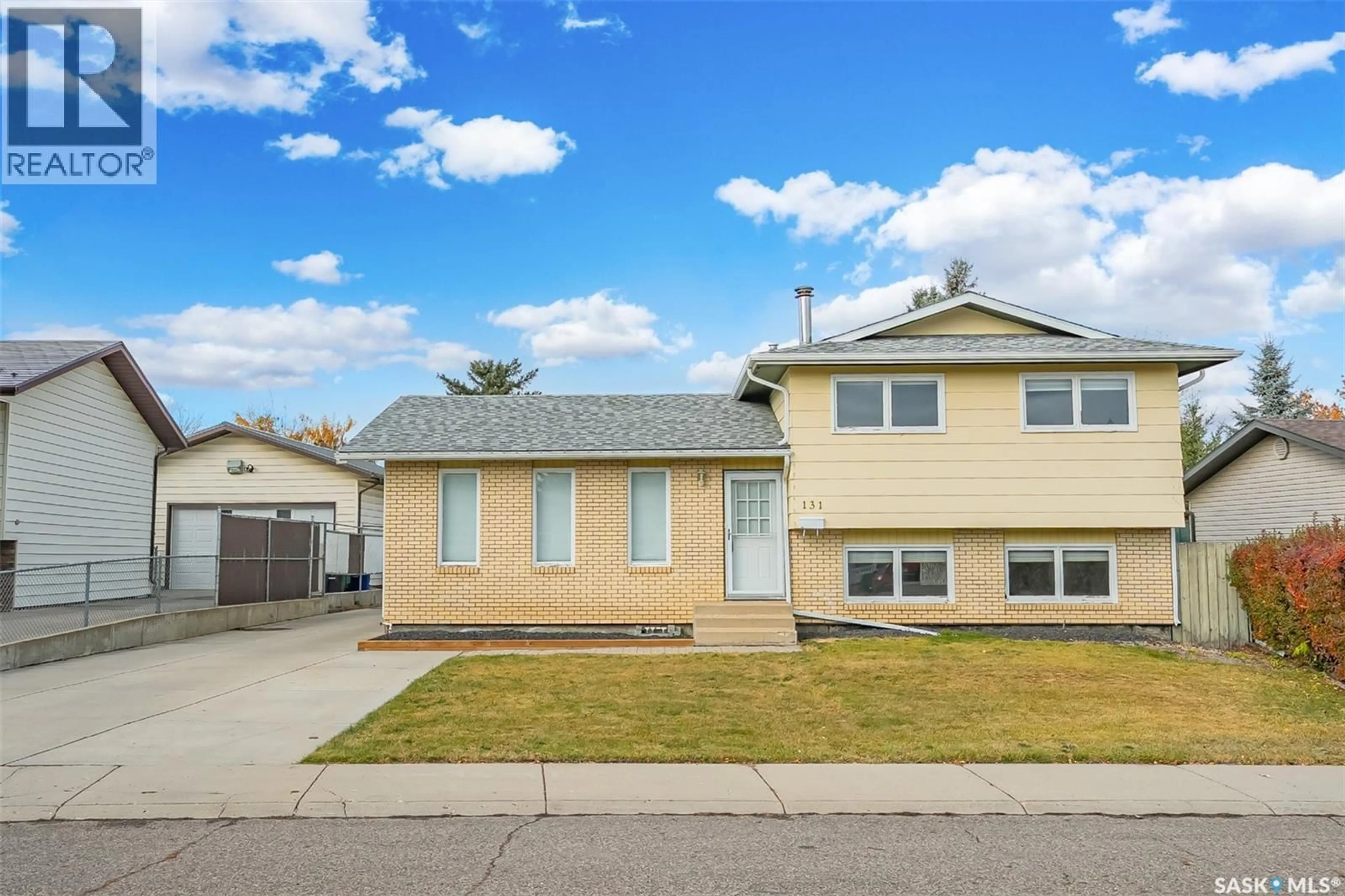Home with vinyl exterior material, street for 131 ARRAND CRESCENT, Saskatoon Saskatchewan S7M5A3