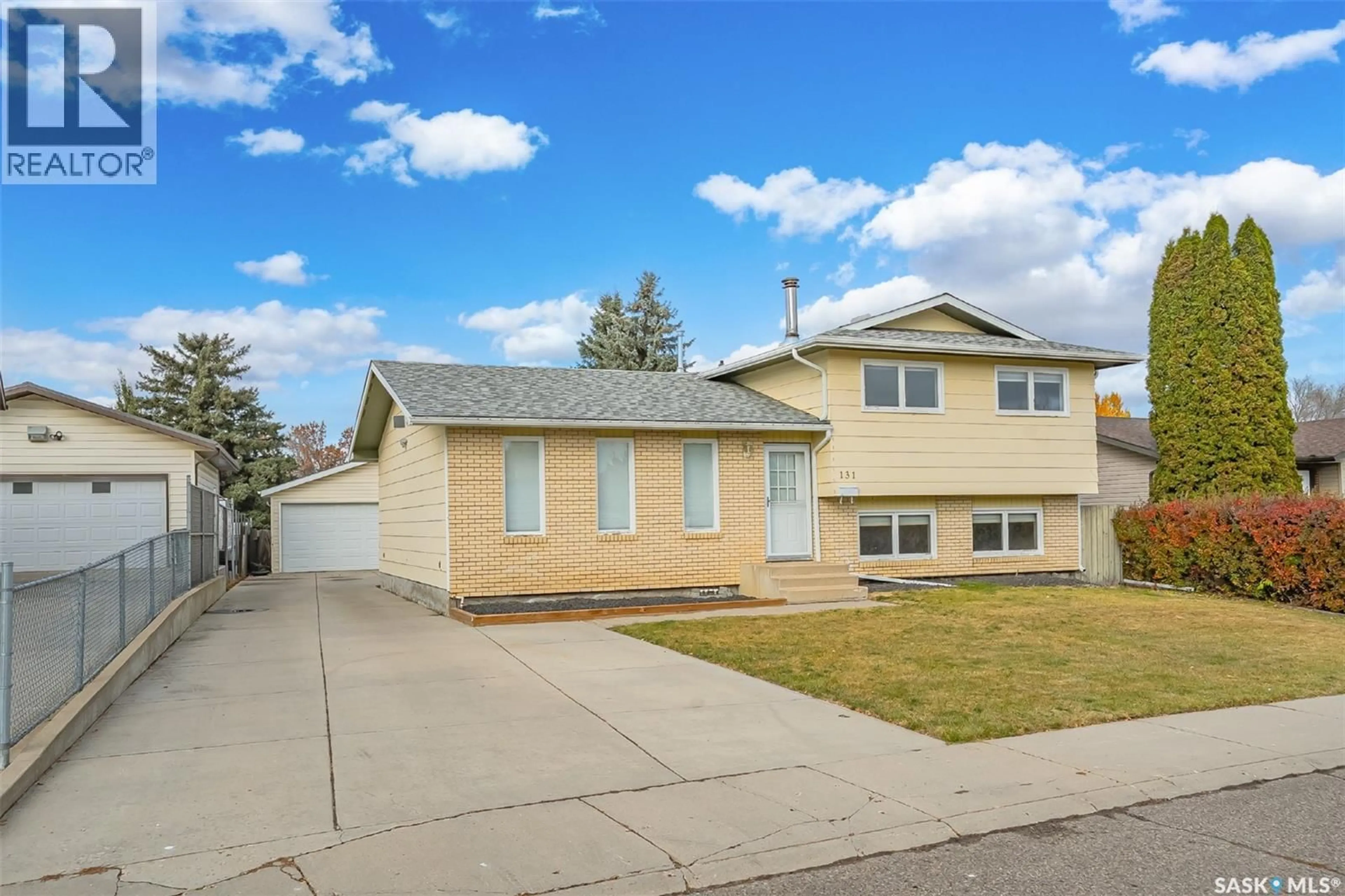 Home with vinyl exterior material, street for 131 ARRAND CRESCENT, Saskatoon Saskatchewan S7M5A3