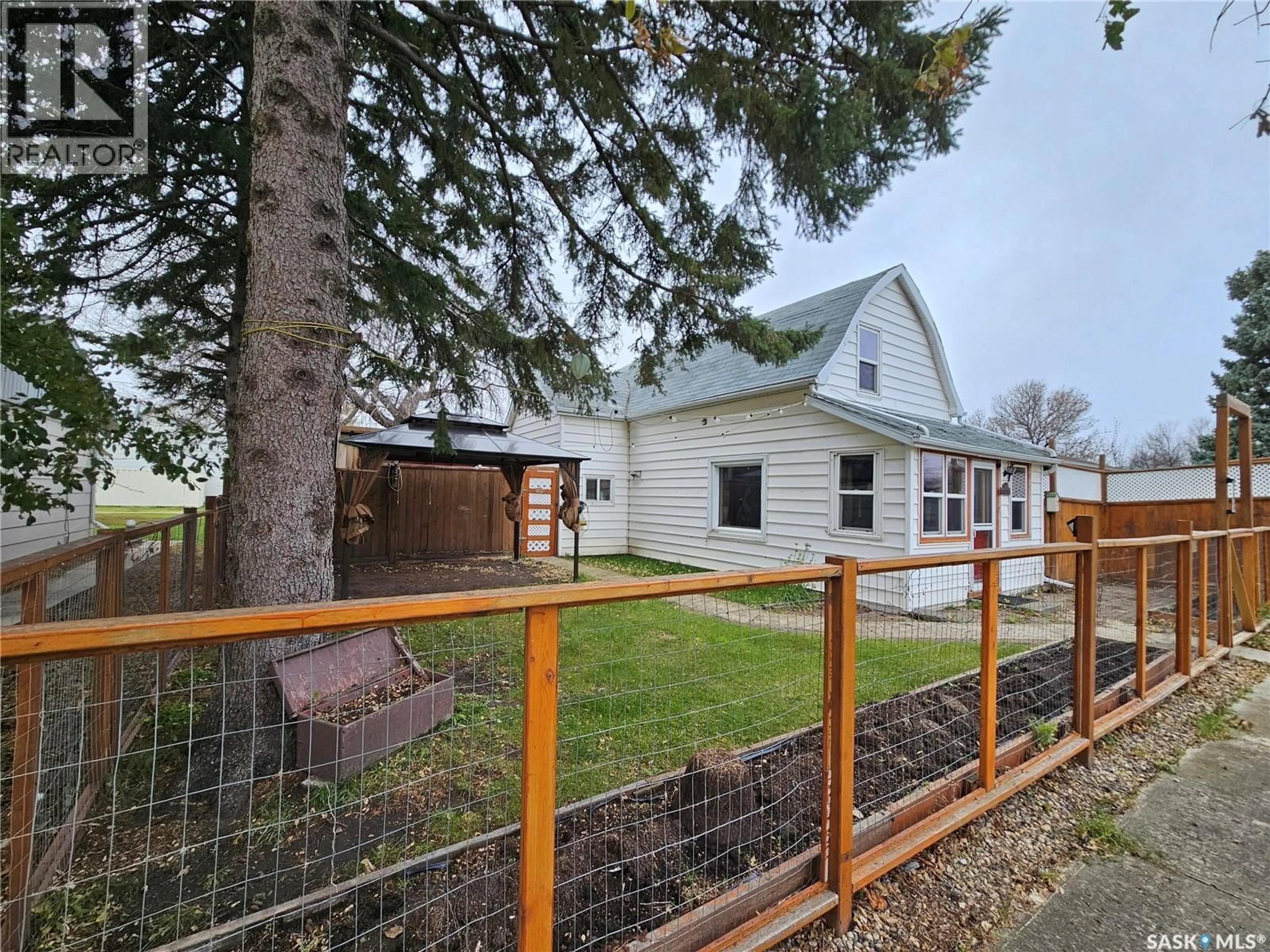 Unknown for 107 CARLYLE STREET, Arcola Saskatchewan S0C0G0