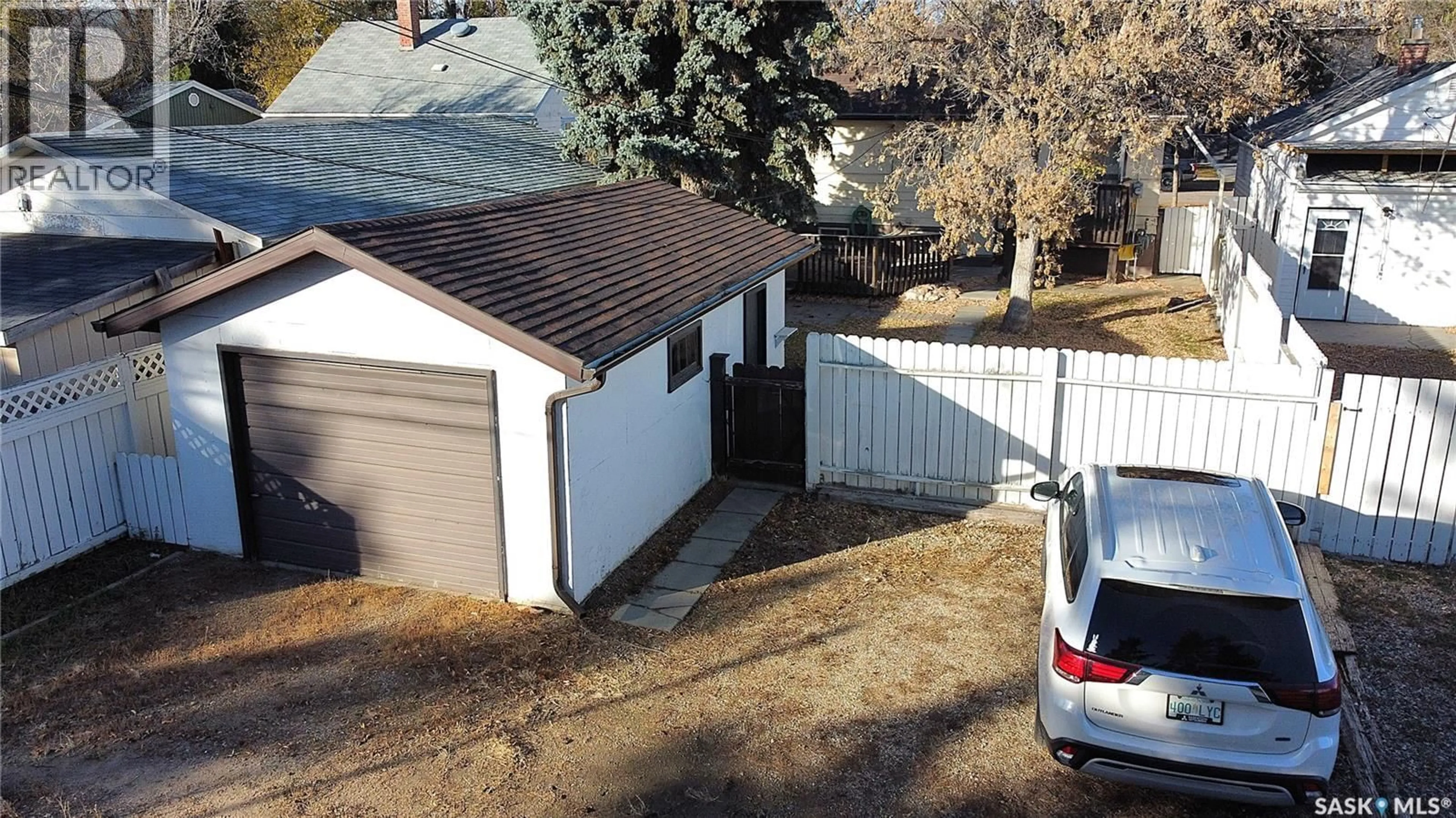 A pic from outside/outdoor area/front of a property/back of a property/a pic from drone, street for 524 1ST STREET, Saskatoon Saskatchewan S7H1S6