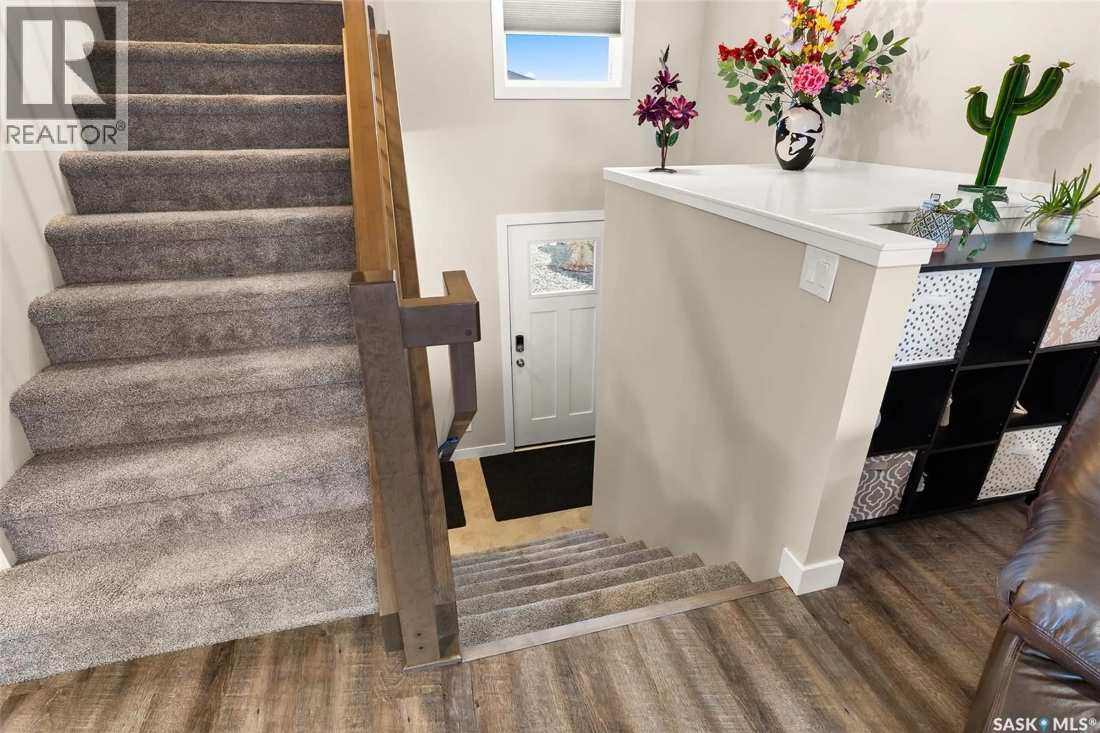 Stairs for 1025 MAPLEWOOD DRIVE, Moose Jaw Saskatchewan S6J0E4