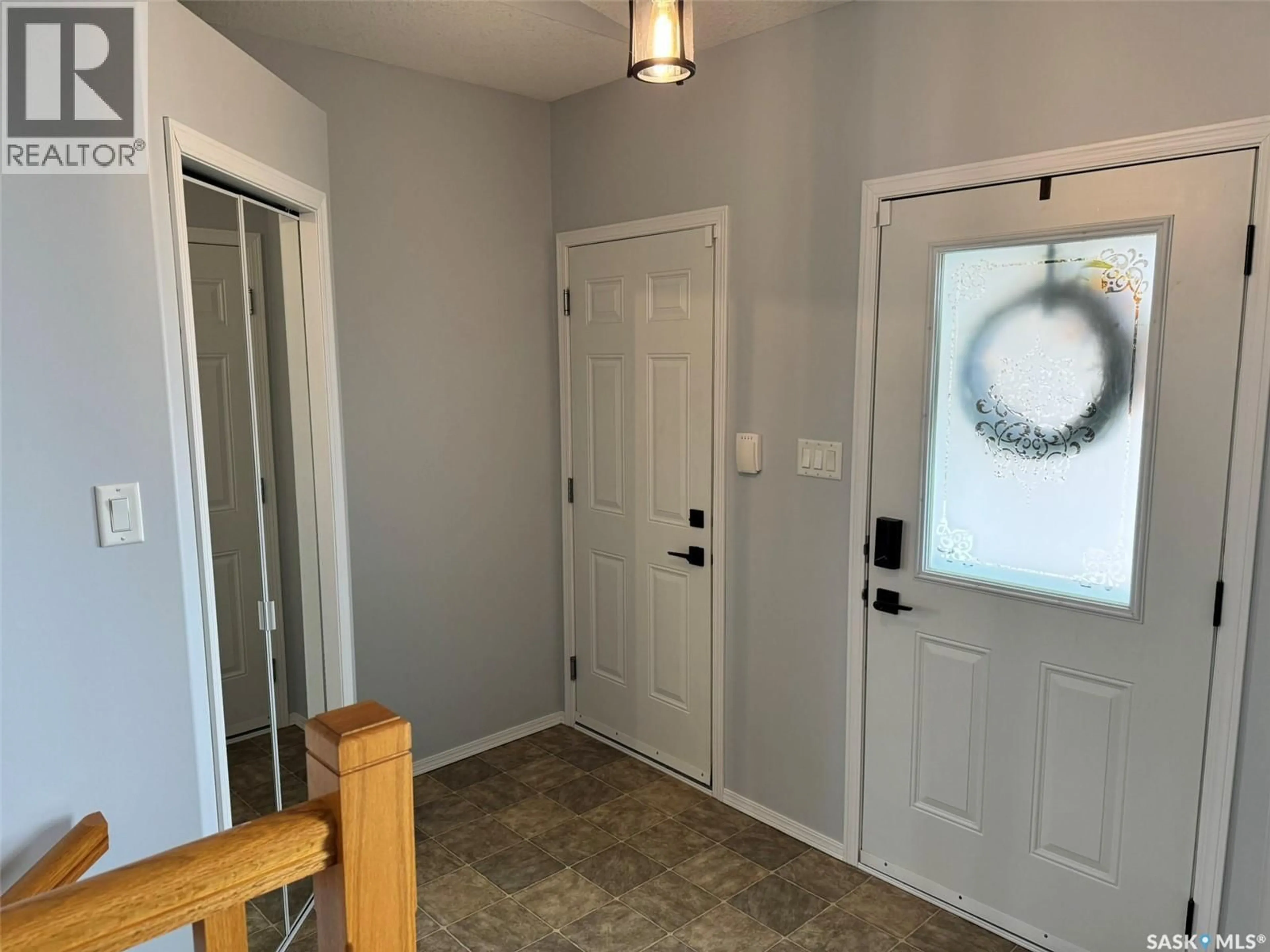 Indoor entryway for 7364 MAPLE VIEW CRESCENT, Regina Saskatchewan S4X4V2