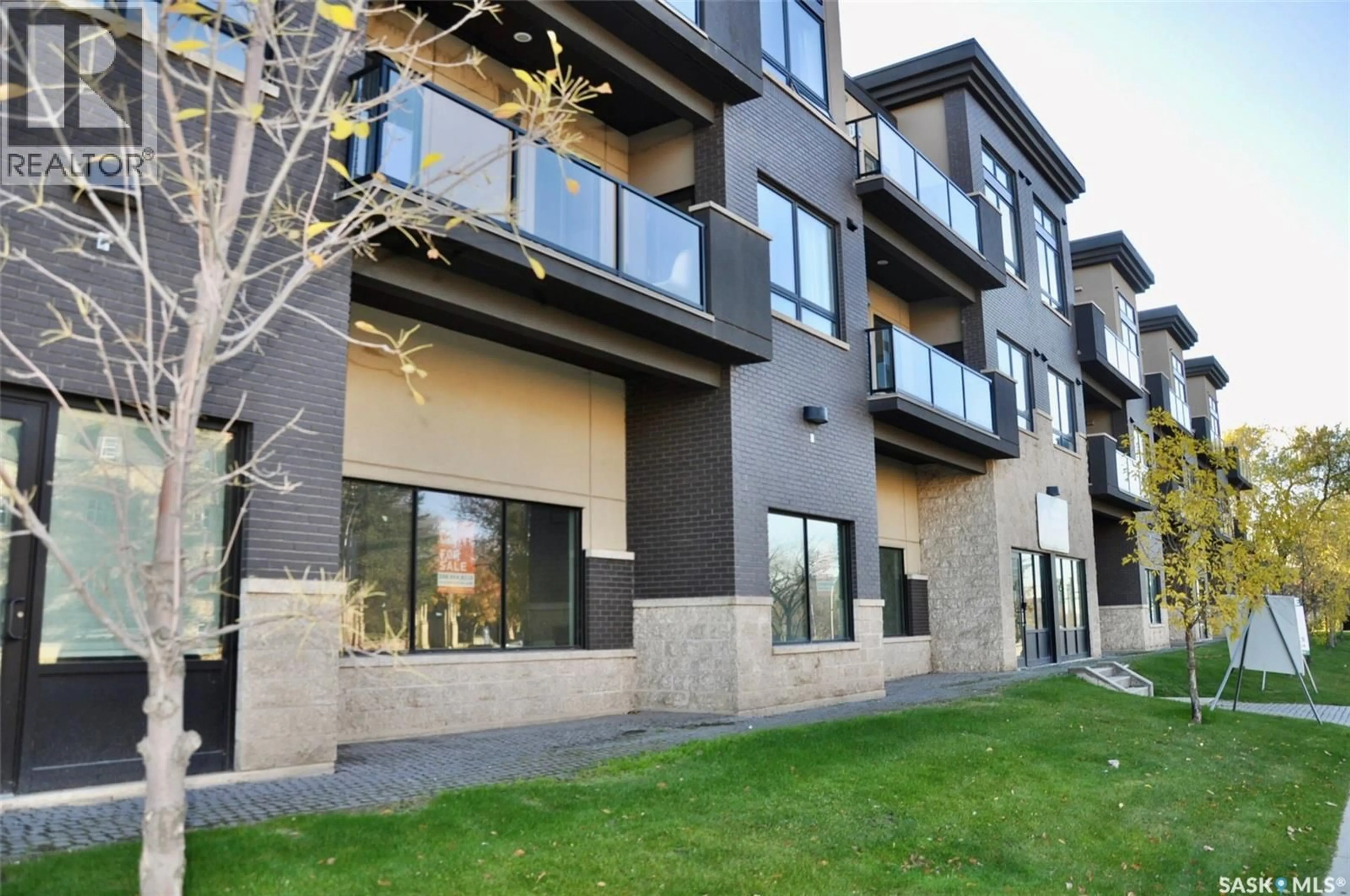 Patio, building for 206 - 1132 COLLEGE DRIVE, Saskatoon Saskatchewan S7N0W2