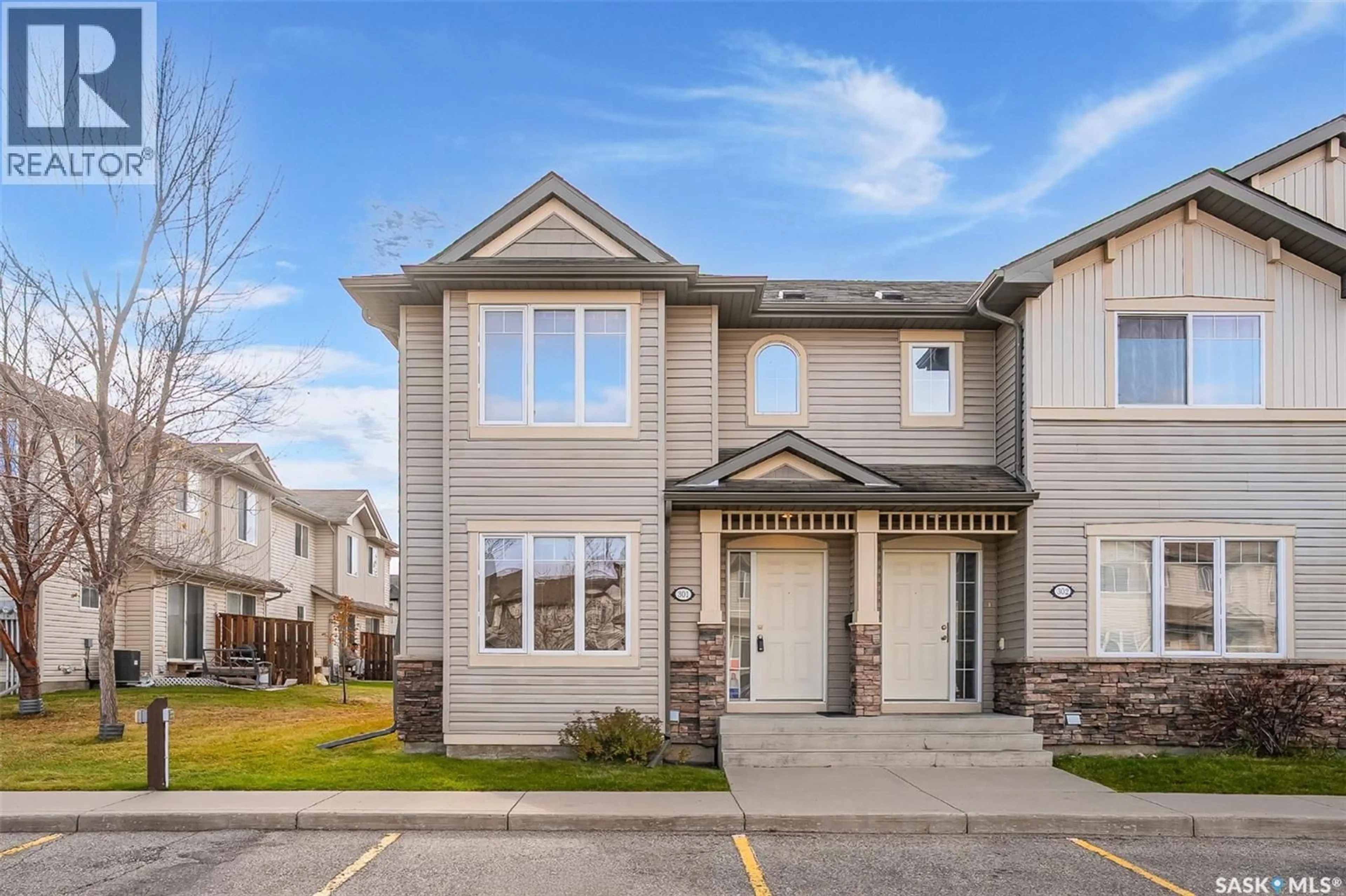 Home with vinyl exterior material, street for 415 - 301 LYND CRESCENT, Saskatoon Saskatchewan S7T0C2