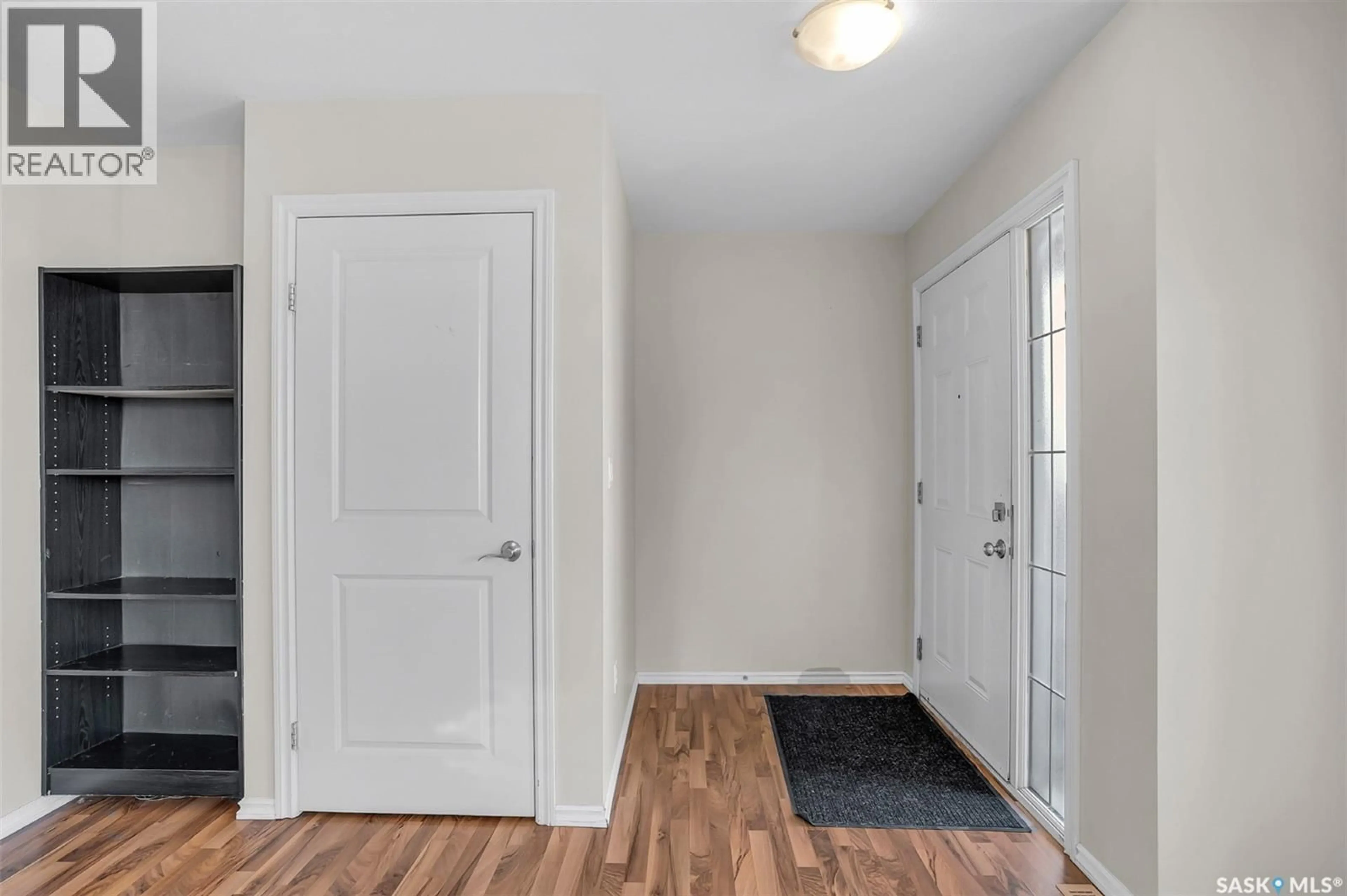 Indoor entryway for 415 - 301 LYND CRESCENT, Saskatoon Saskatchewan S7T0C2