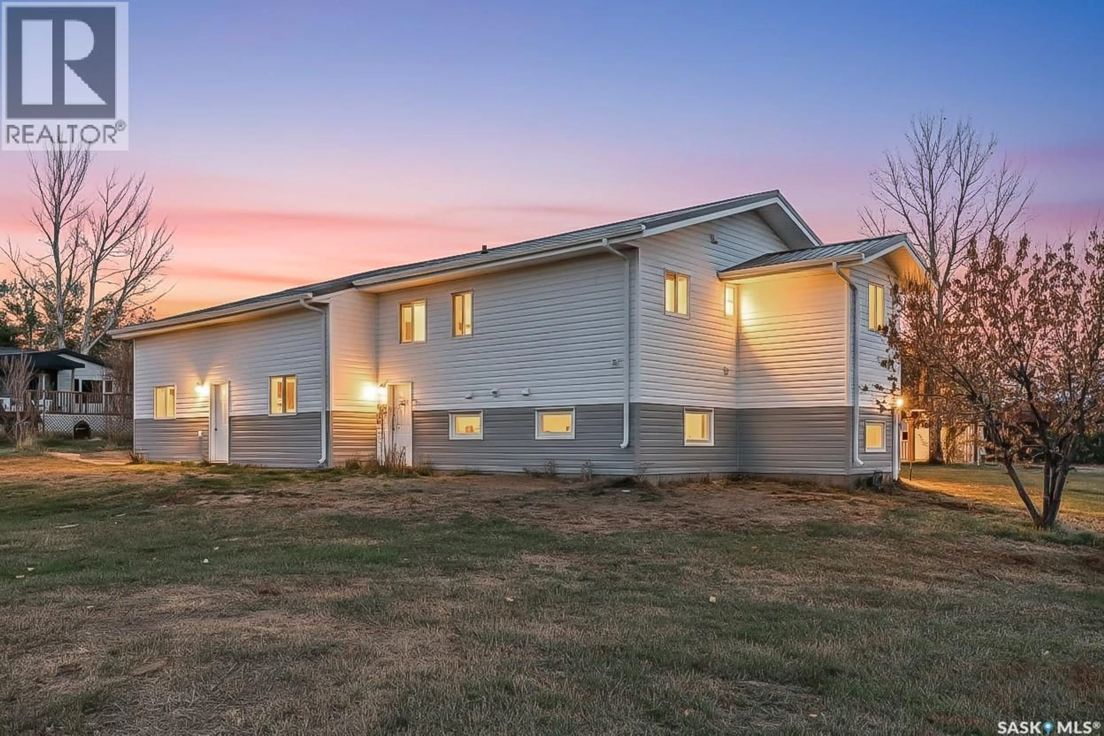 A pic from outside/outdoor area/front of a property/back of a property/a pic from drone, building for 102 VICTORIA STREET, Mortlach Saskatchewan S0H3E0