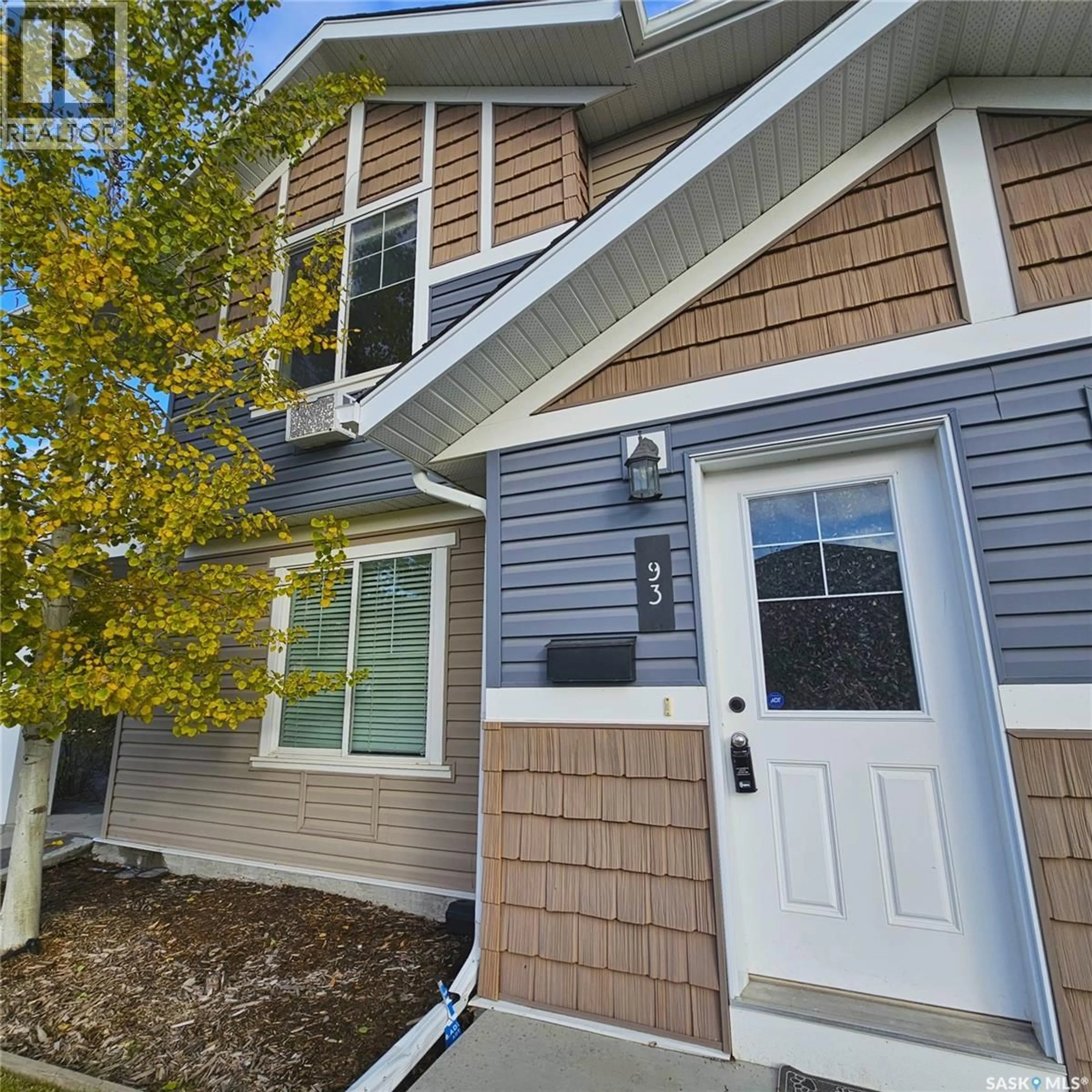 Home with vinyl exterior material, street for 5642 - 93 GORDON ROAD, Regina Saskatchewan S4W0M1