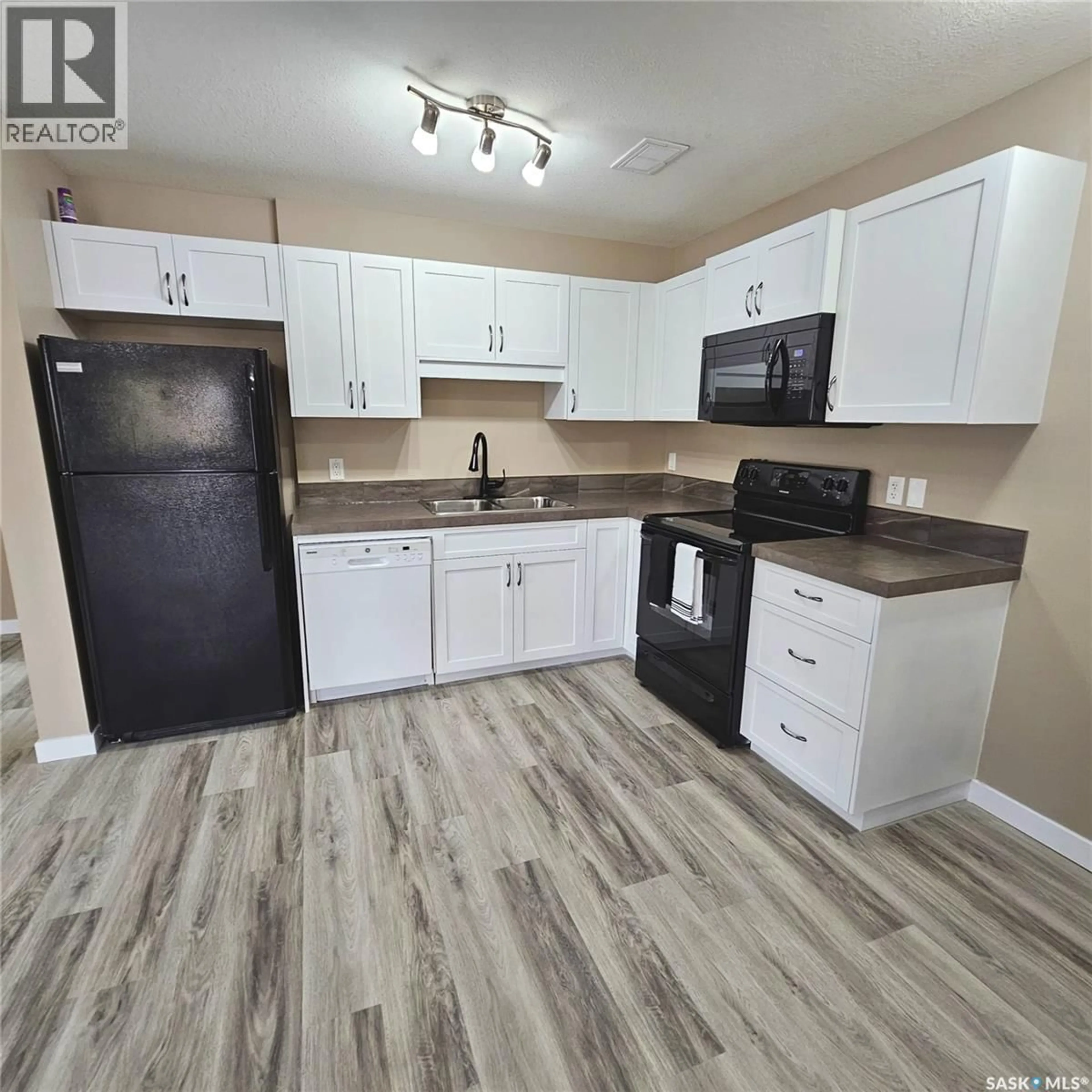 Standard kitchen, unknown for 5642 - 93 GORDON ROAD, Regina Saskatchewan S4W0M1