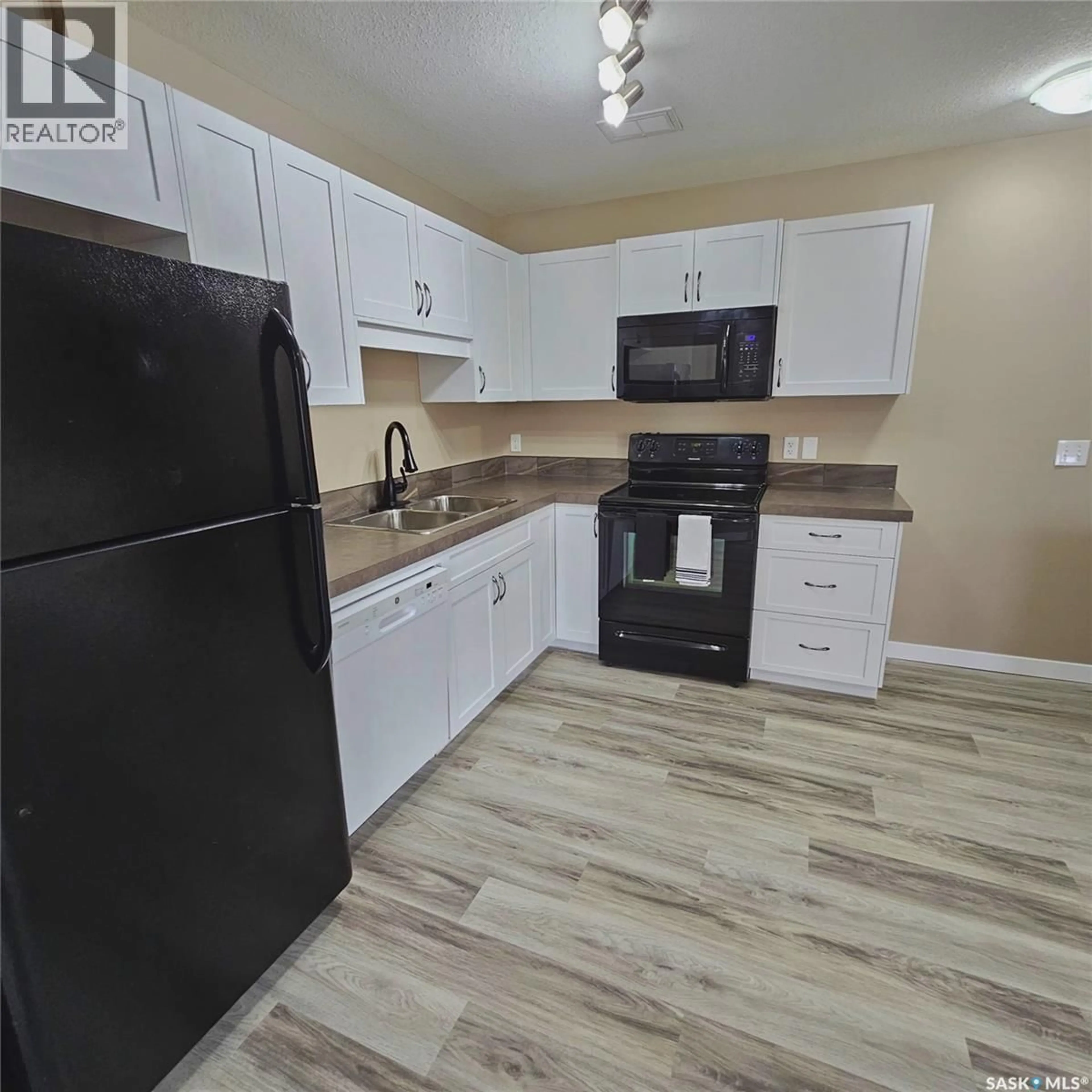 Standard kitchen, unknown for 5642 - 93 GORDON ROAD, Regina Saskatchewan S4W0M1