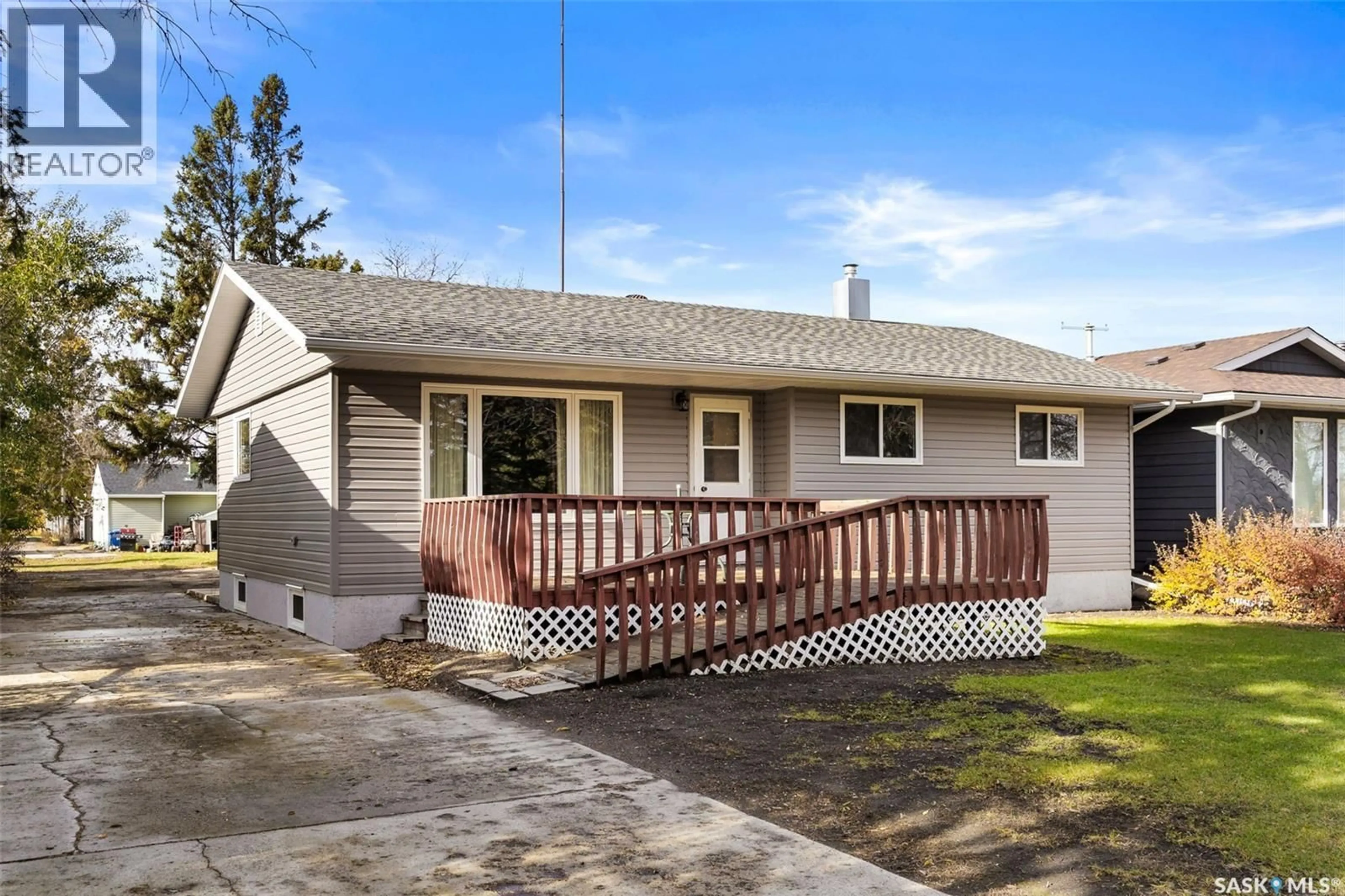 Home with vinyl exterior material, street for 539 3RD STREET, Ituna Saskatchewan S0A1N0