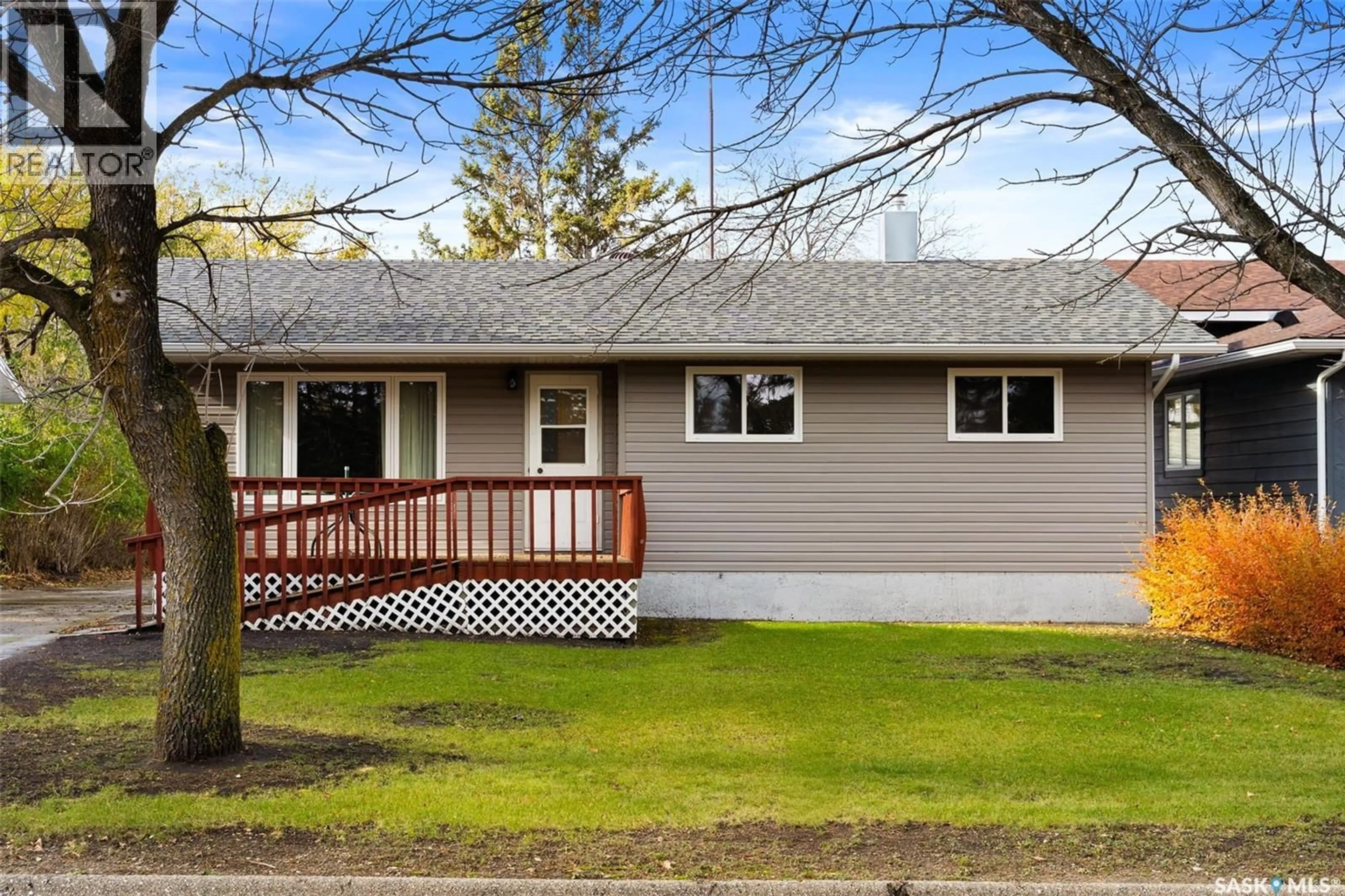 Home with vinyl exterior material, street for 539 3RD STREET, Ituna Saskatchewan S0A1N0