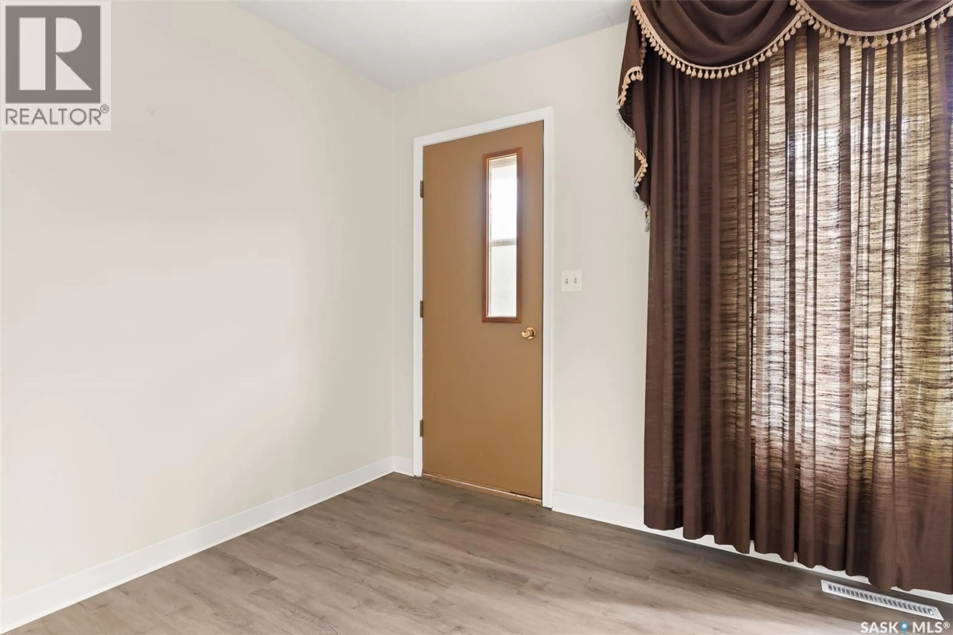 Indoor entryway for 539 3RD STREET, Ituna Saskatchewan S0A1N0