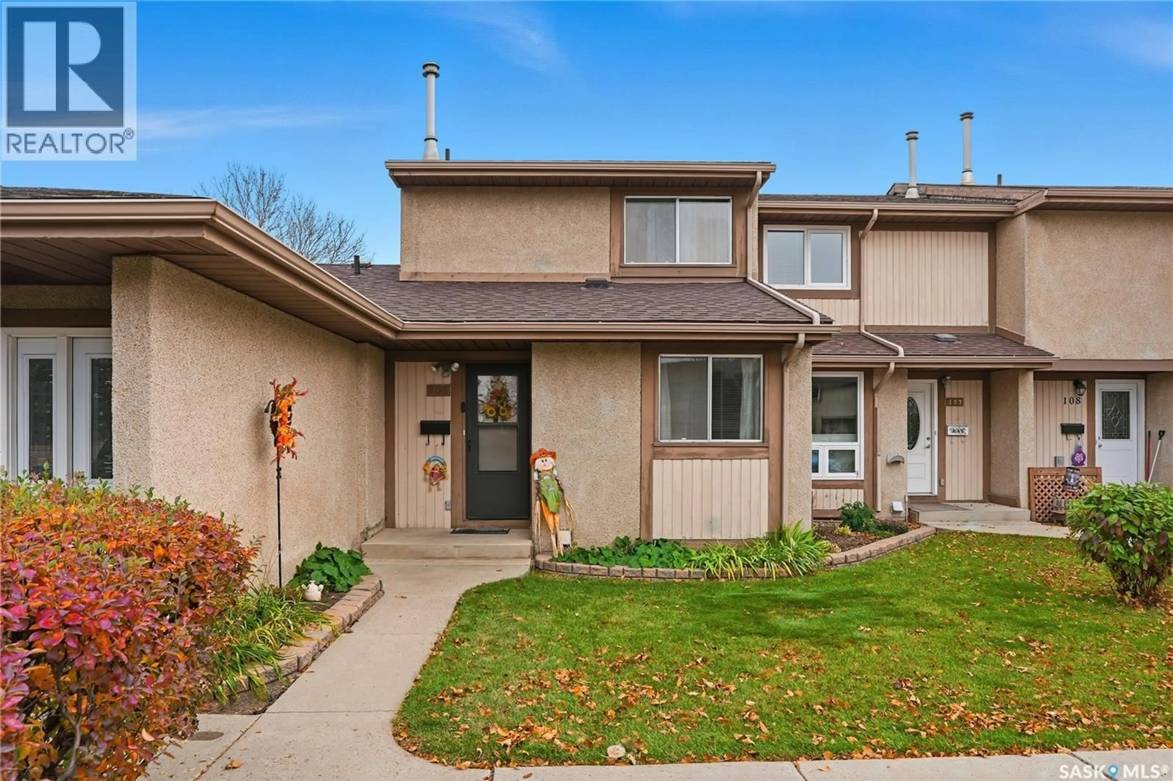 Home with vinyl exterior material, street for 106 - 1128 MCKERCHER DRIVE, Saskatoon Saskatchewan S7H4Y7
