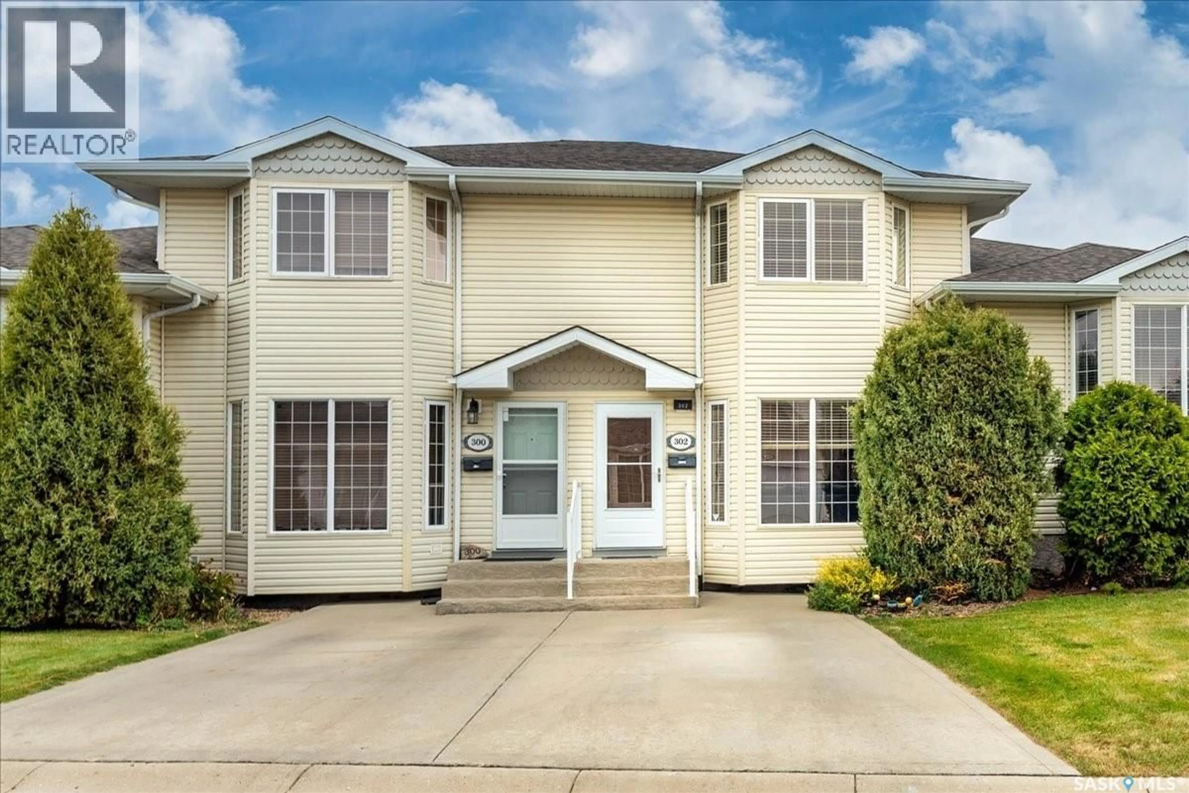 Home with vinyl exterior material, street for 302 MOUNT ROYAL PLACE, Regina Saskatchewan S4T7X9
